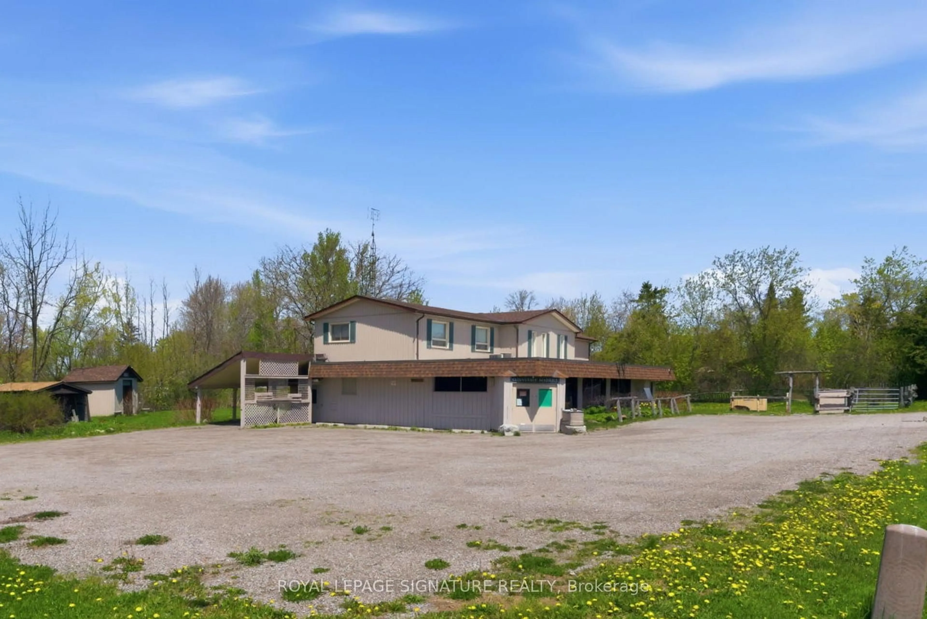 A pic from outside/outdoor area/front of a property/back of a property/a pic from drone, building for 5 Pier St, Scugog Ontario L0B 1E0