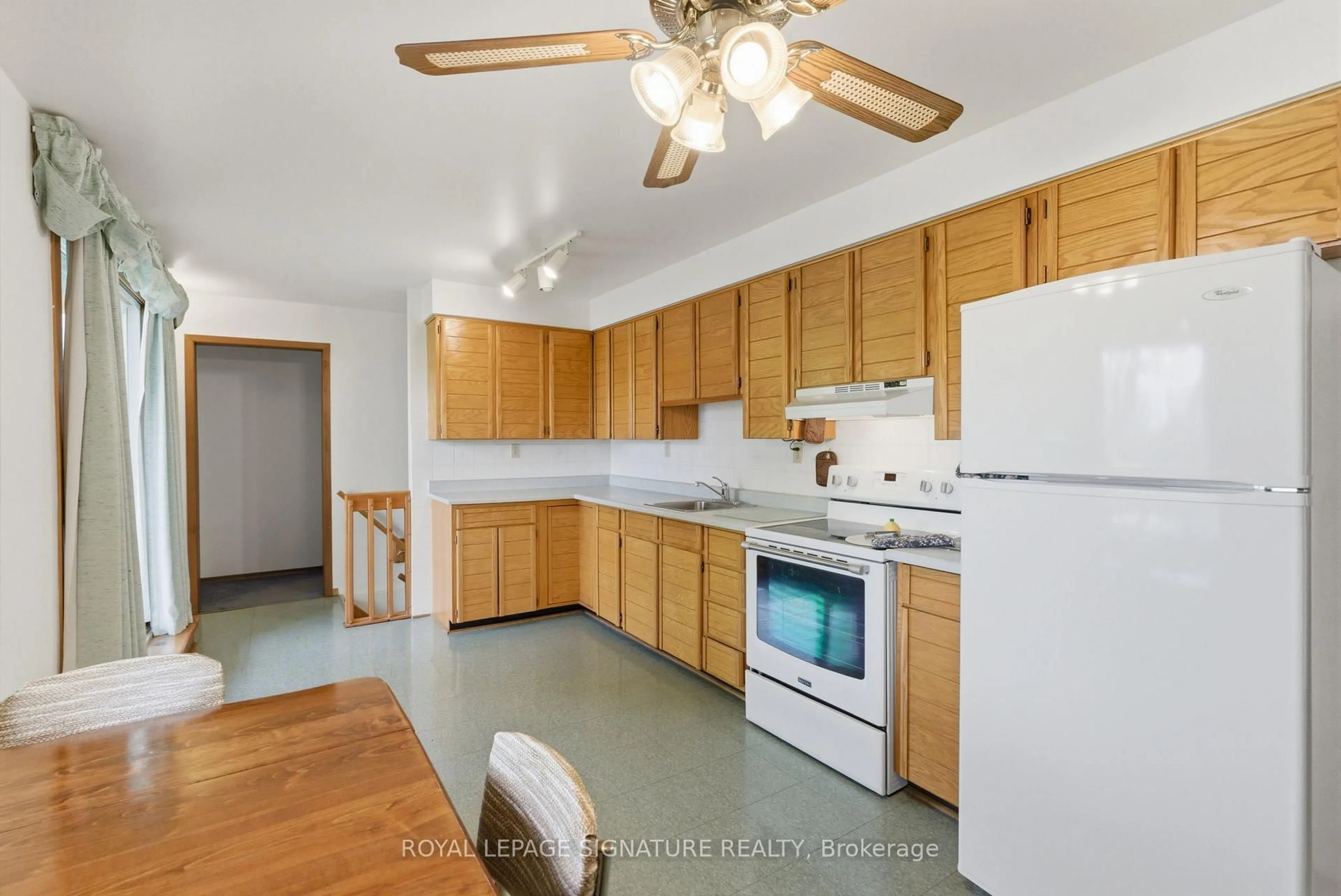 Standard kitchen, unknown for 5 Pier St, Scugog Ontario L0B 1E0