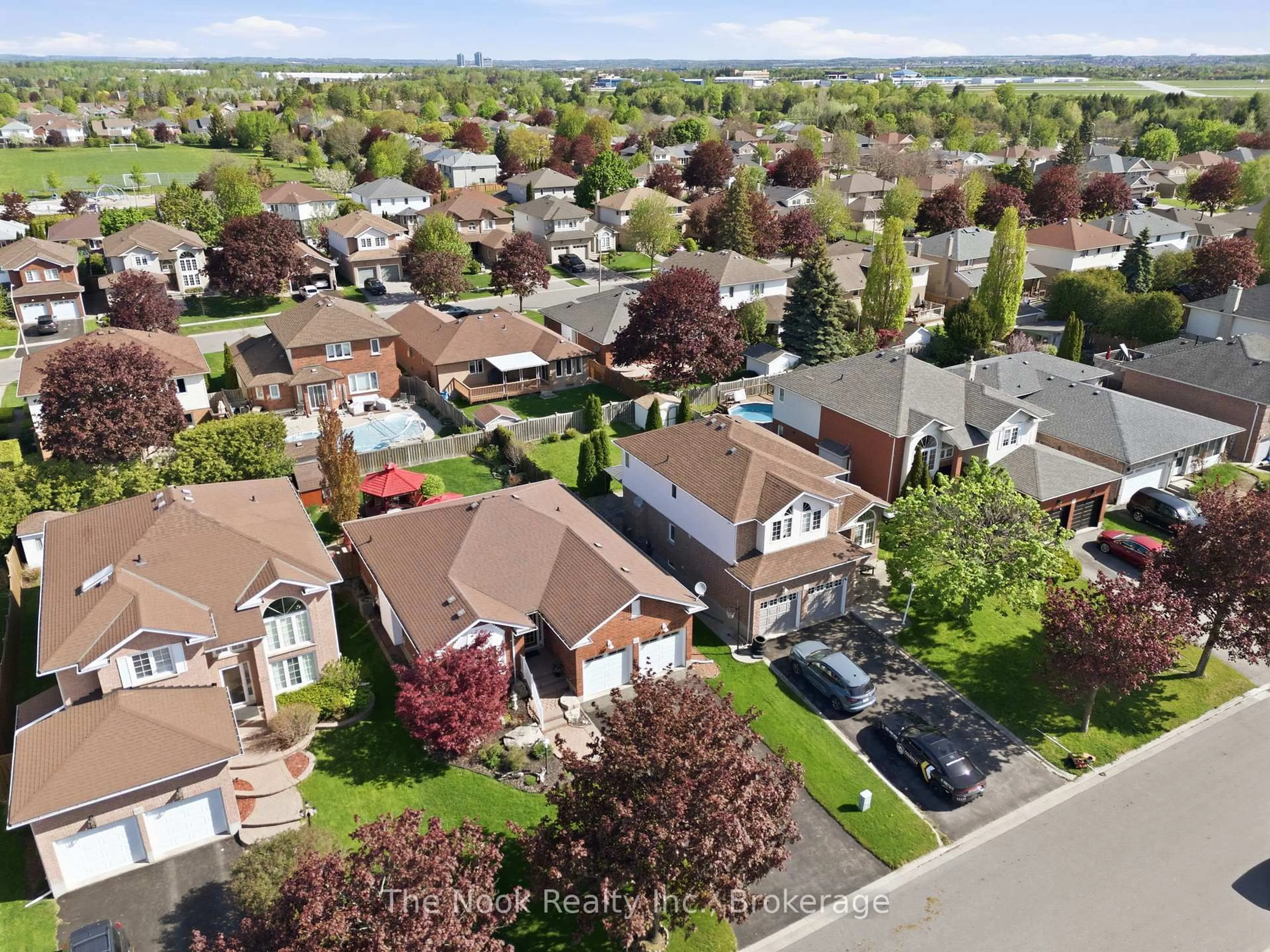 A pic from outside/outdoor area/front of a property/back of a property/a pic from drone, street for 876 Sundance Circ, Oshawa Ontario L1J 8P1