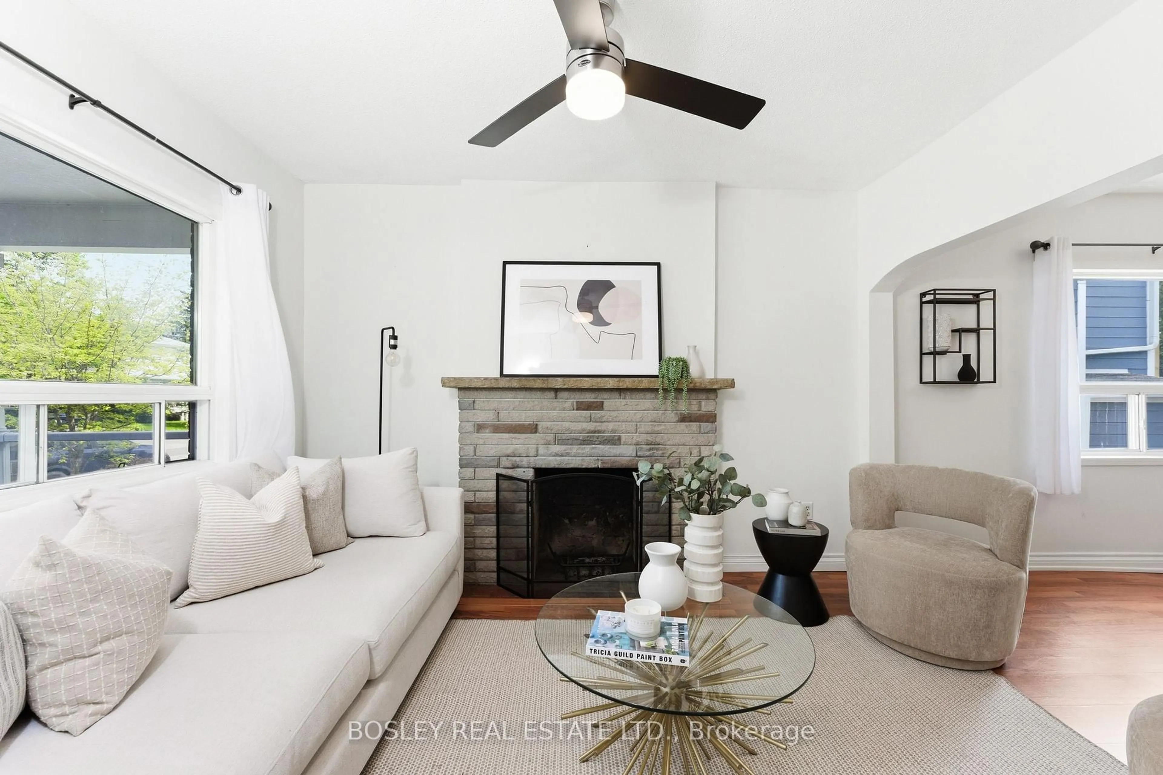 Living room with furniture, unknown for 58 Valhalla Blvd, Toronto Ontario M1N 3B3