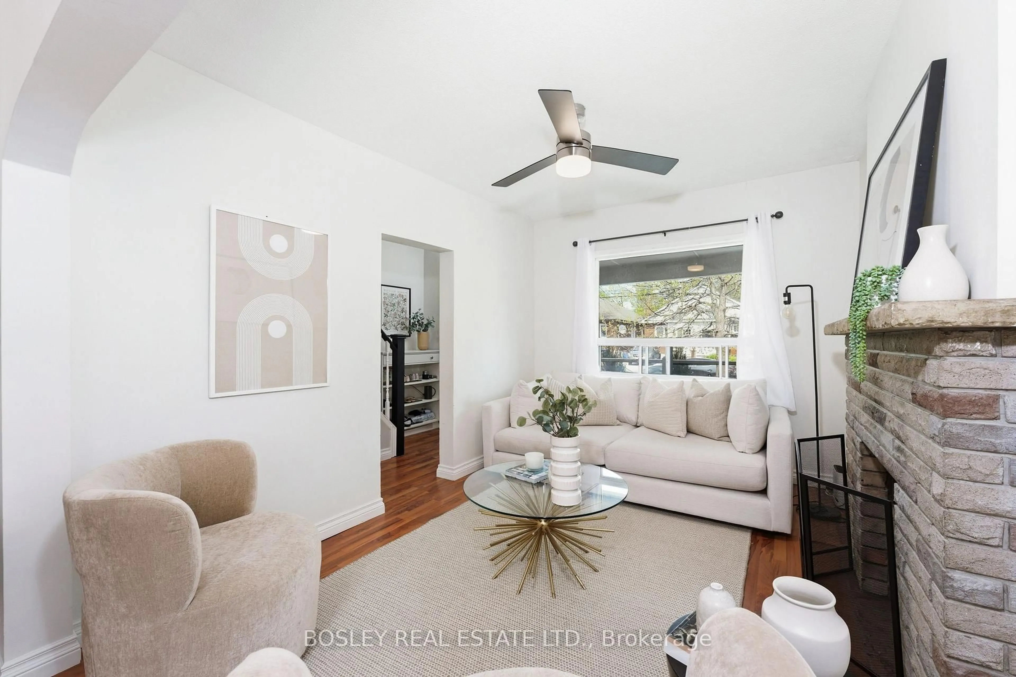 Living room with furniture, unknown for 58 Valhalla Blvd, Toronto Ontario M1N 3B3