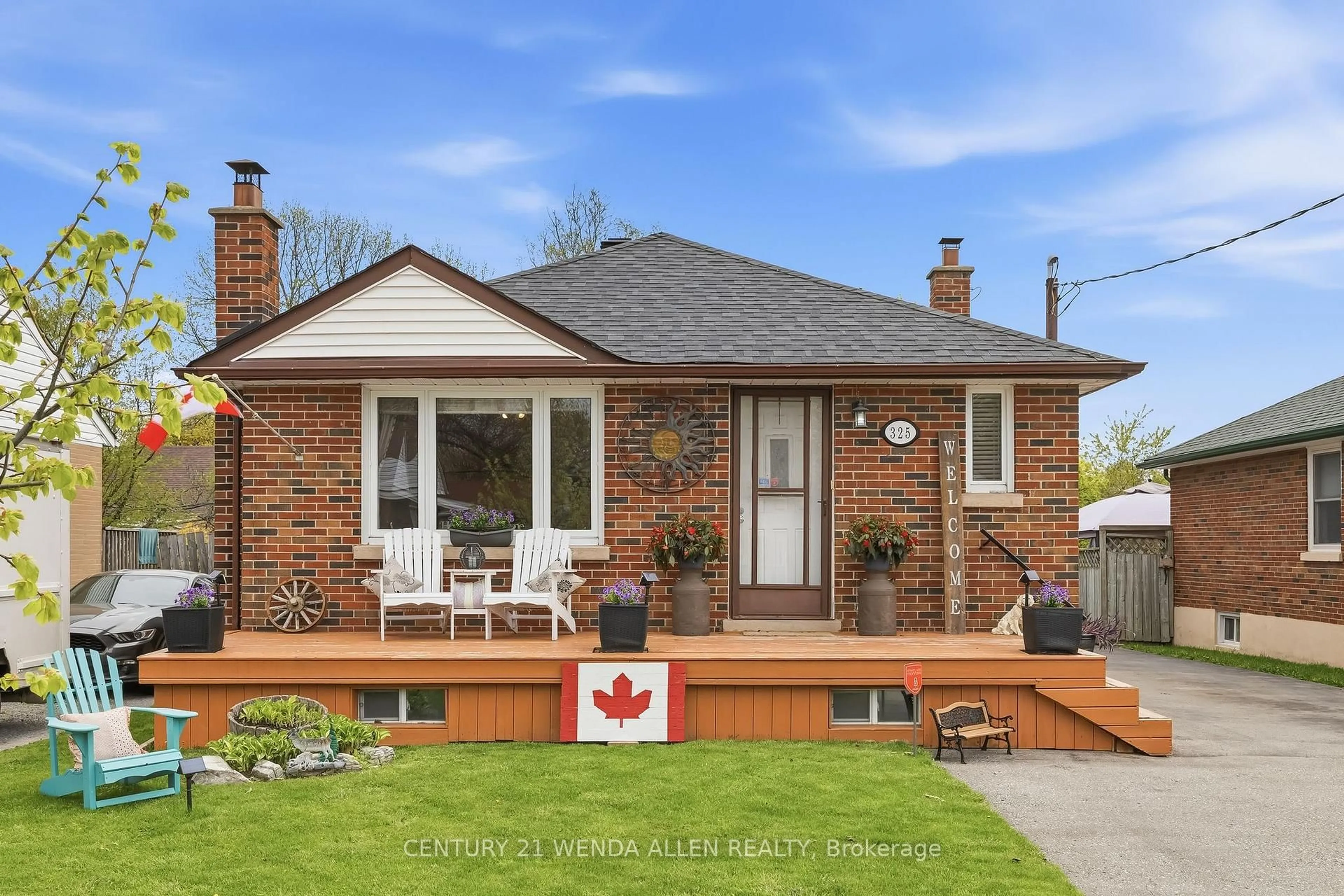 Home with brick exterior material, street for 325 Highland Ave, Oshawa Ontario L1H 6B1