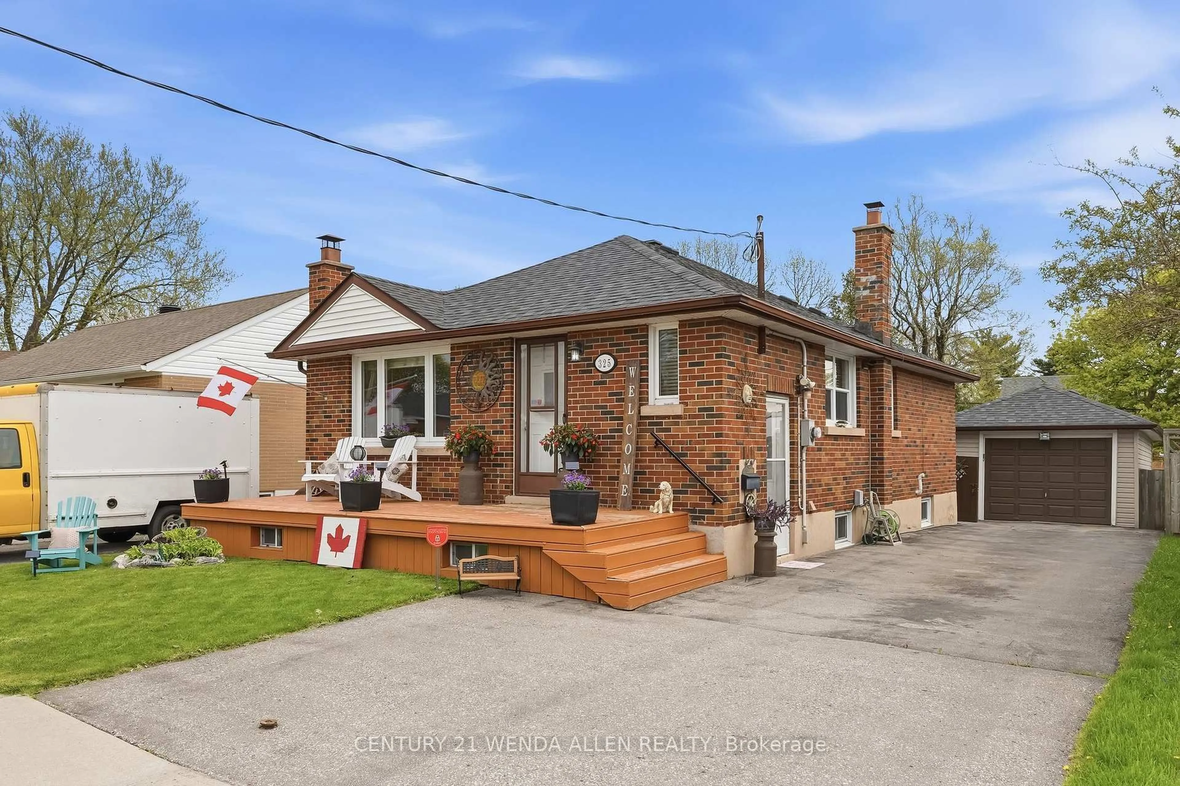 Home with brick exterior material, street for 325 Highland Ave, Oshawa Ontario L1H 6B1