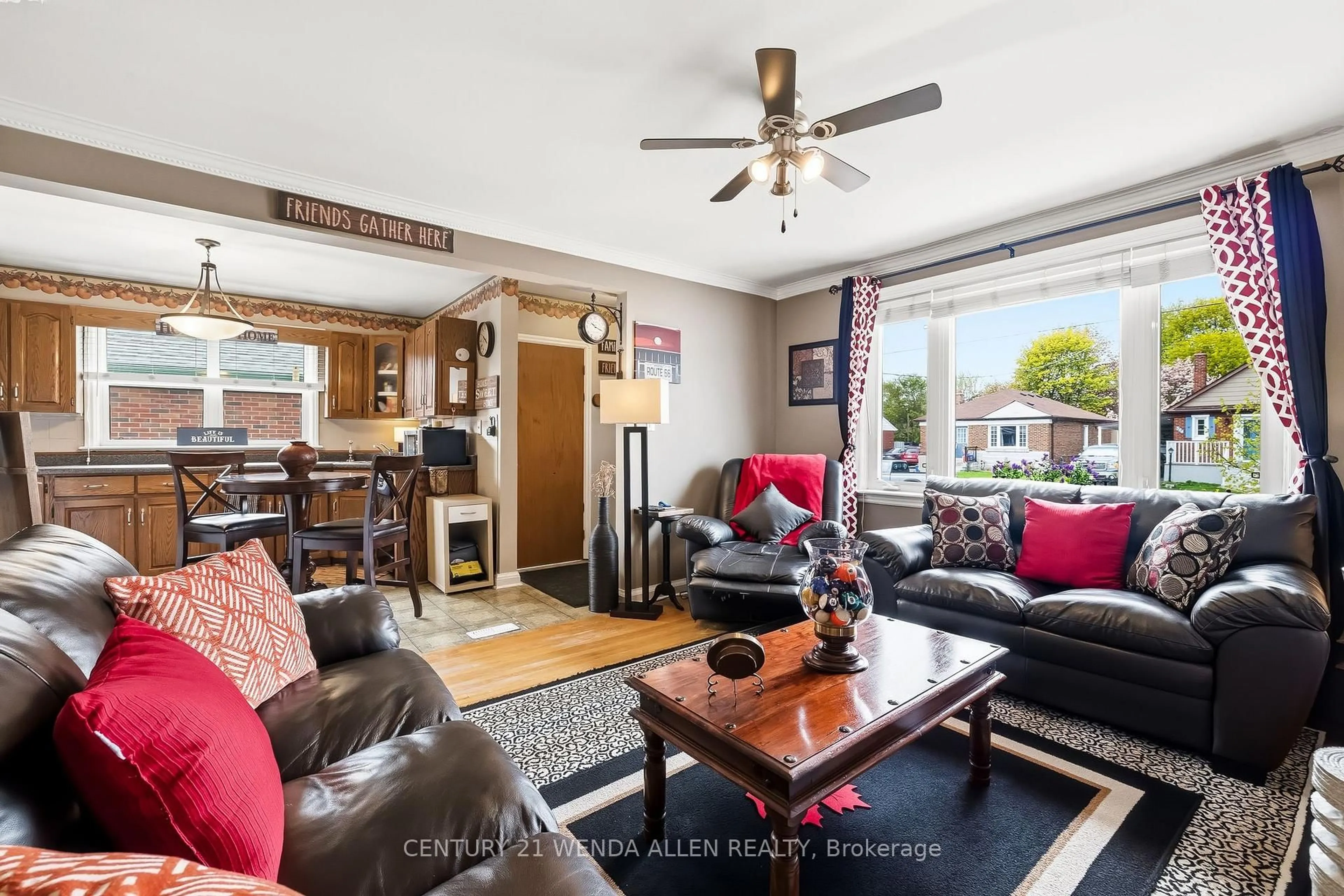 Living room with furniture, unknown for 325 Highland Ave, Oshawa Ontario L1H 6B1