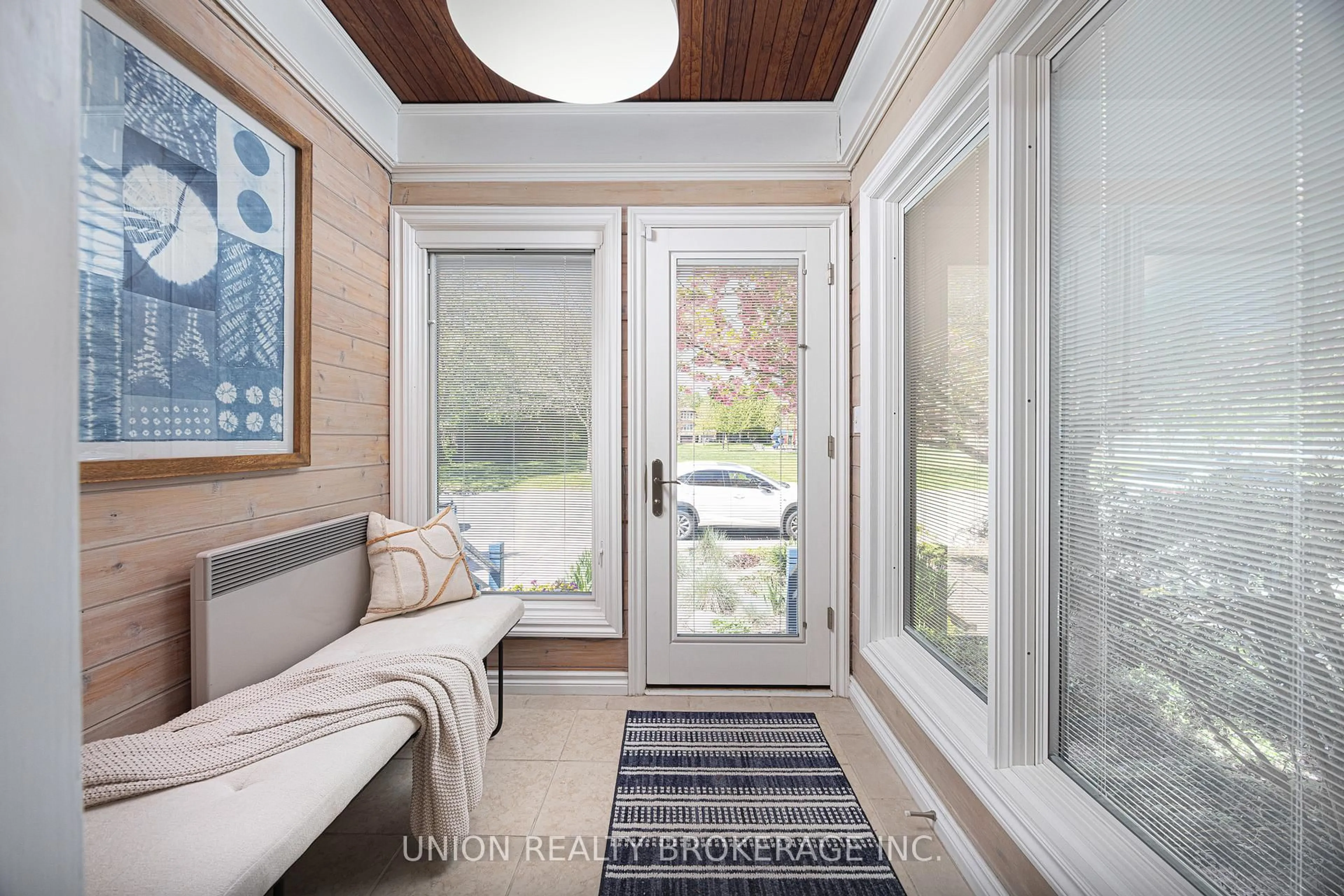 Indoor entryway for 11 Avonlea Blvd, Toronto Ontario M4C 5E4