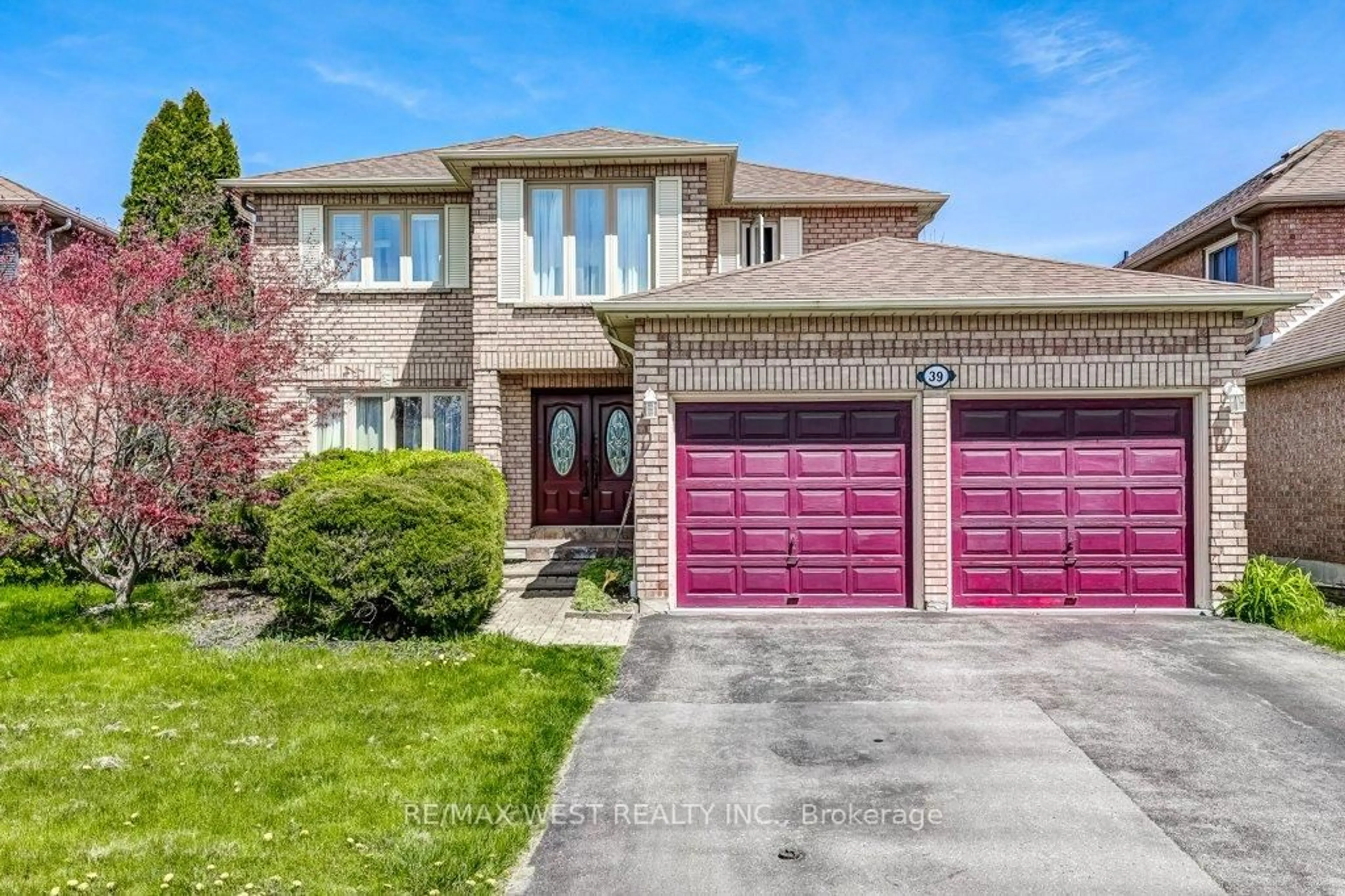 Home with brick exterior material, street for 39 Braebrook Dr, Whitby Ontario L1R 1V3