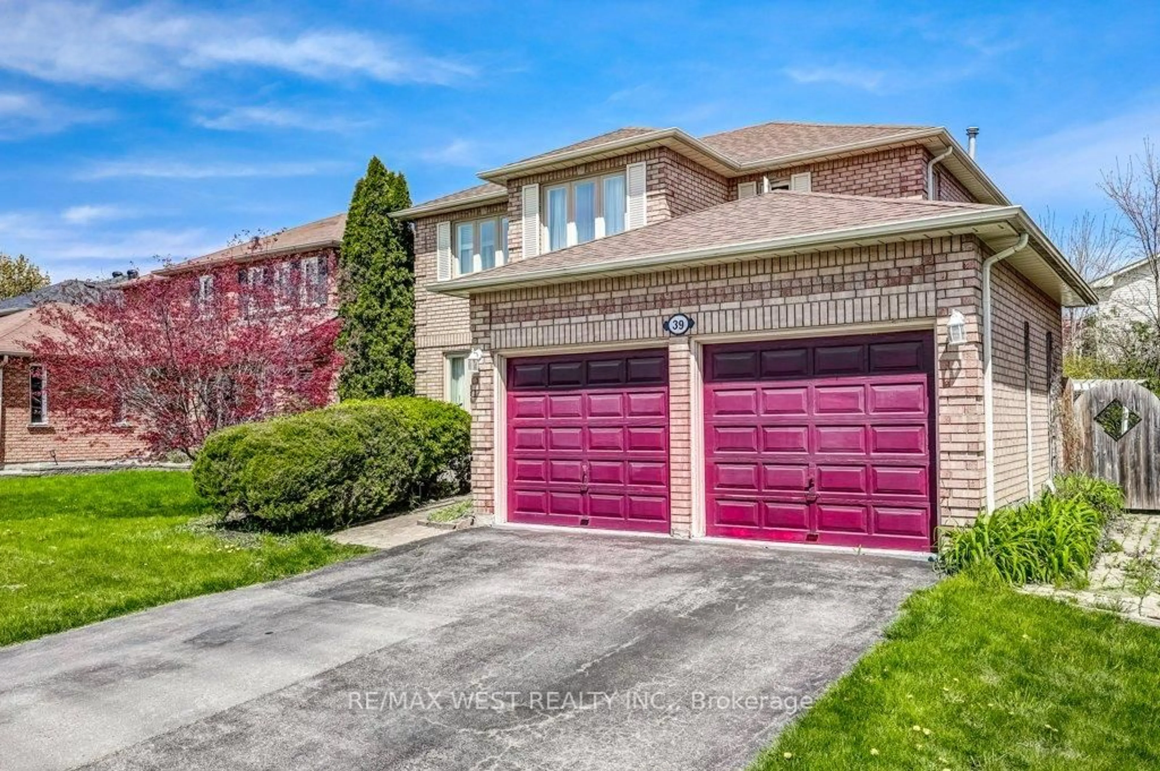 Home with brick exterior material, street for 39 Braebrook Dr, Whitby Ontario L1R 1V3