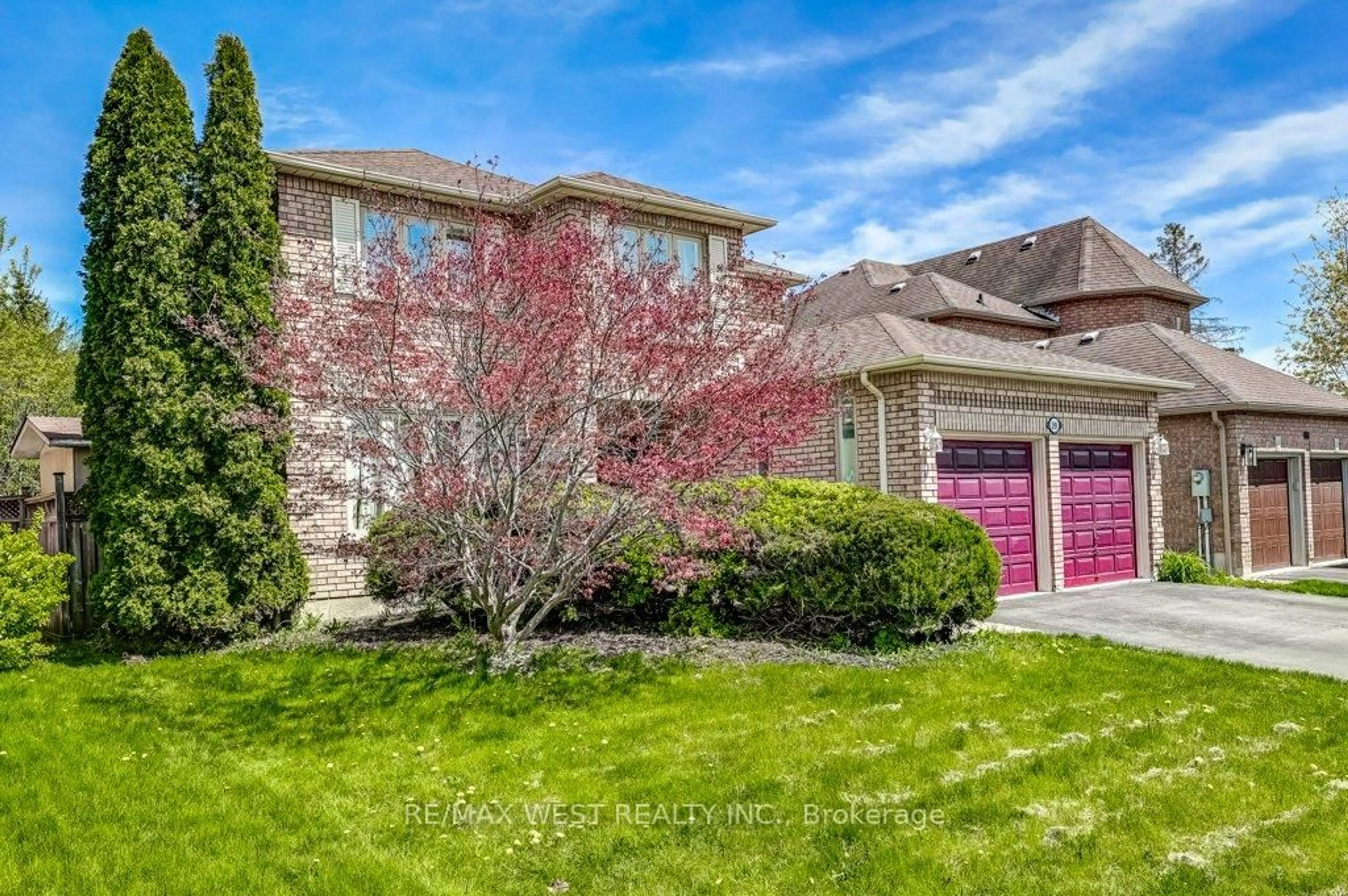 Home with brick exterior material, street for 39 Braebrook Dr, Whitby Ontario L1R 1V3