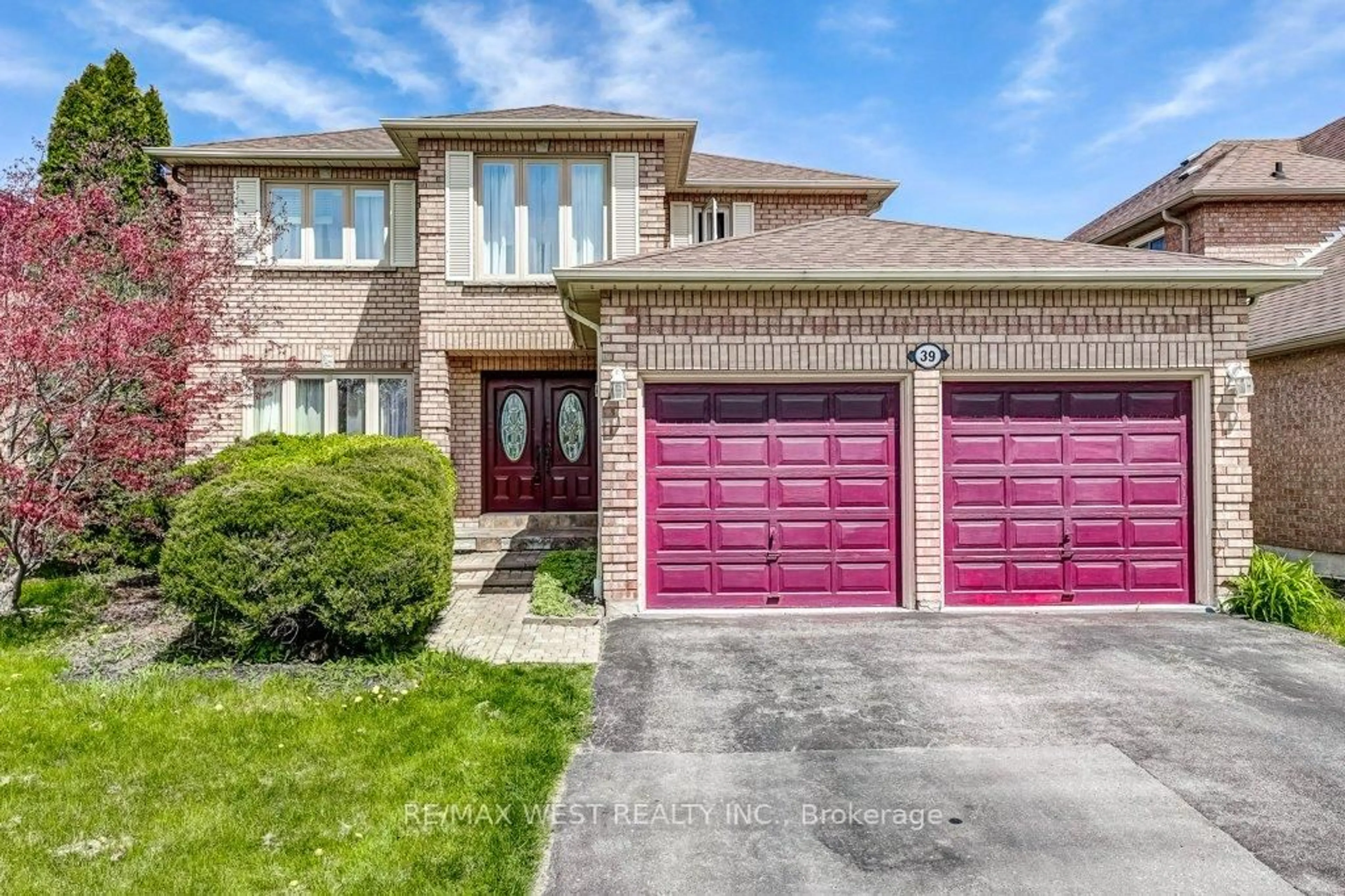 Home with brick exterior material, street for 39 Braebrook Dr, Whitby Ontario L1R 1V3