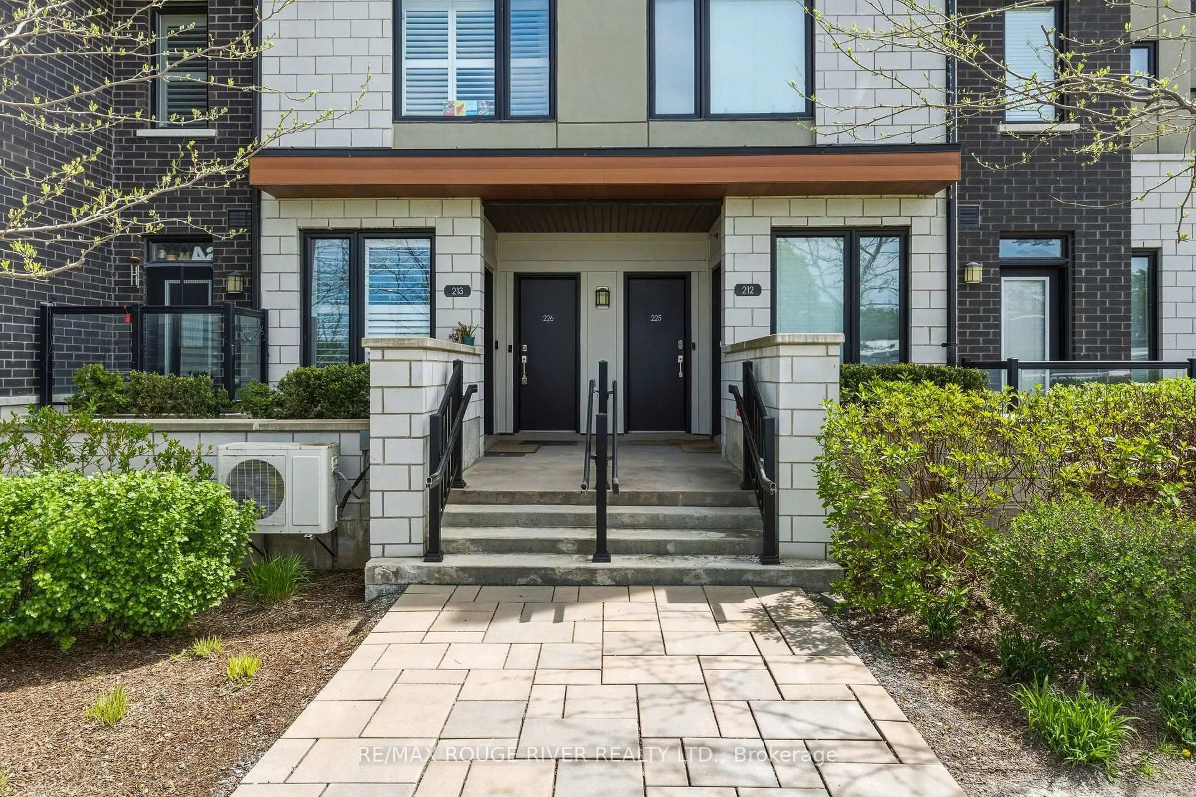 Indoor entryway for 1555 Kingston Rd #226, Pickering Ontario L1V 0E9