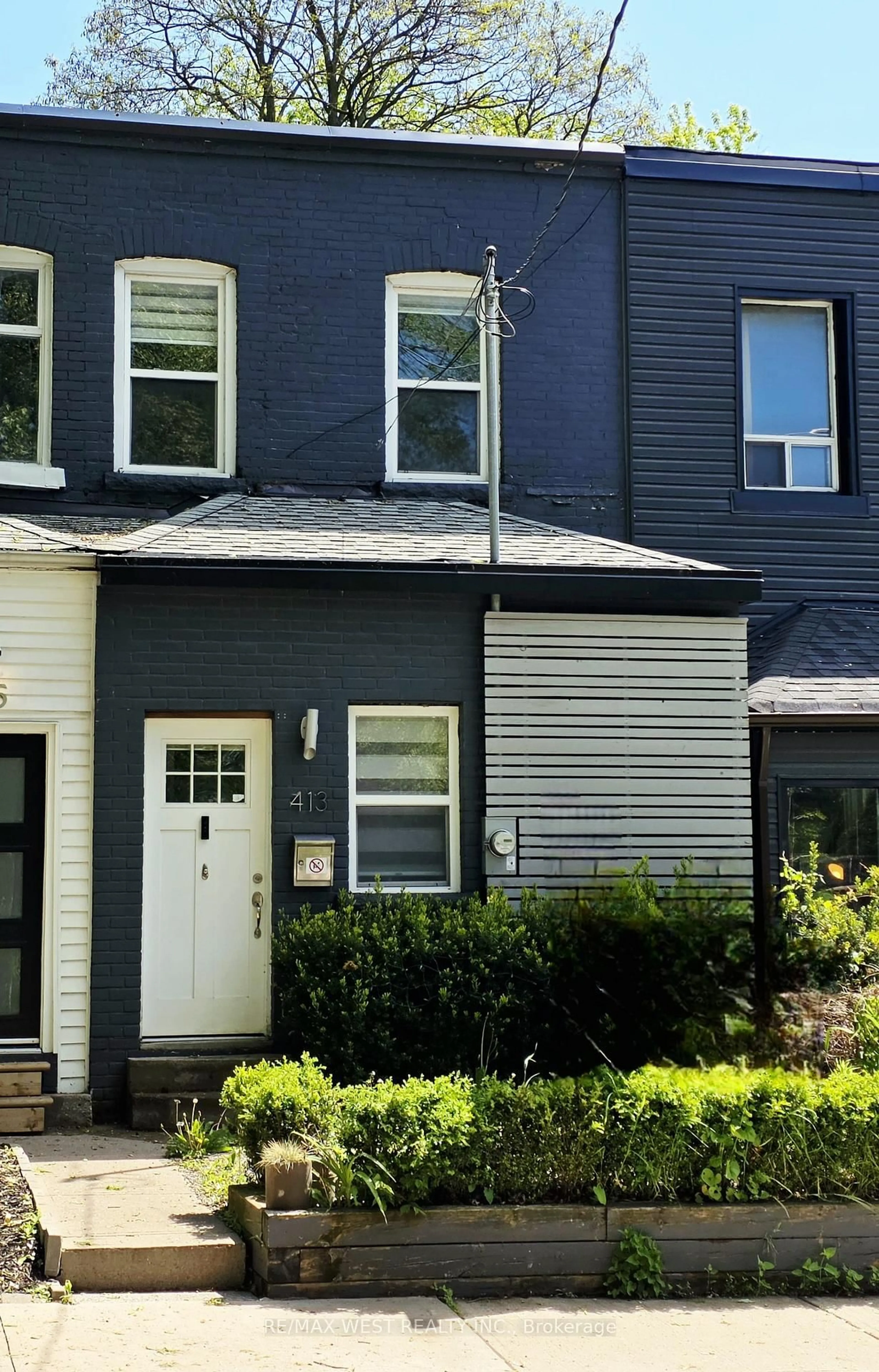 Home with vinyl exterior material, street for 413 Leslie St, Toronto Ontario M4M 3E3