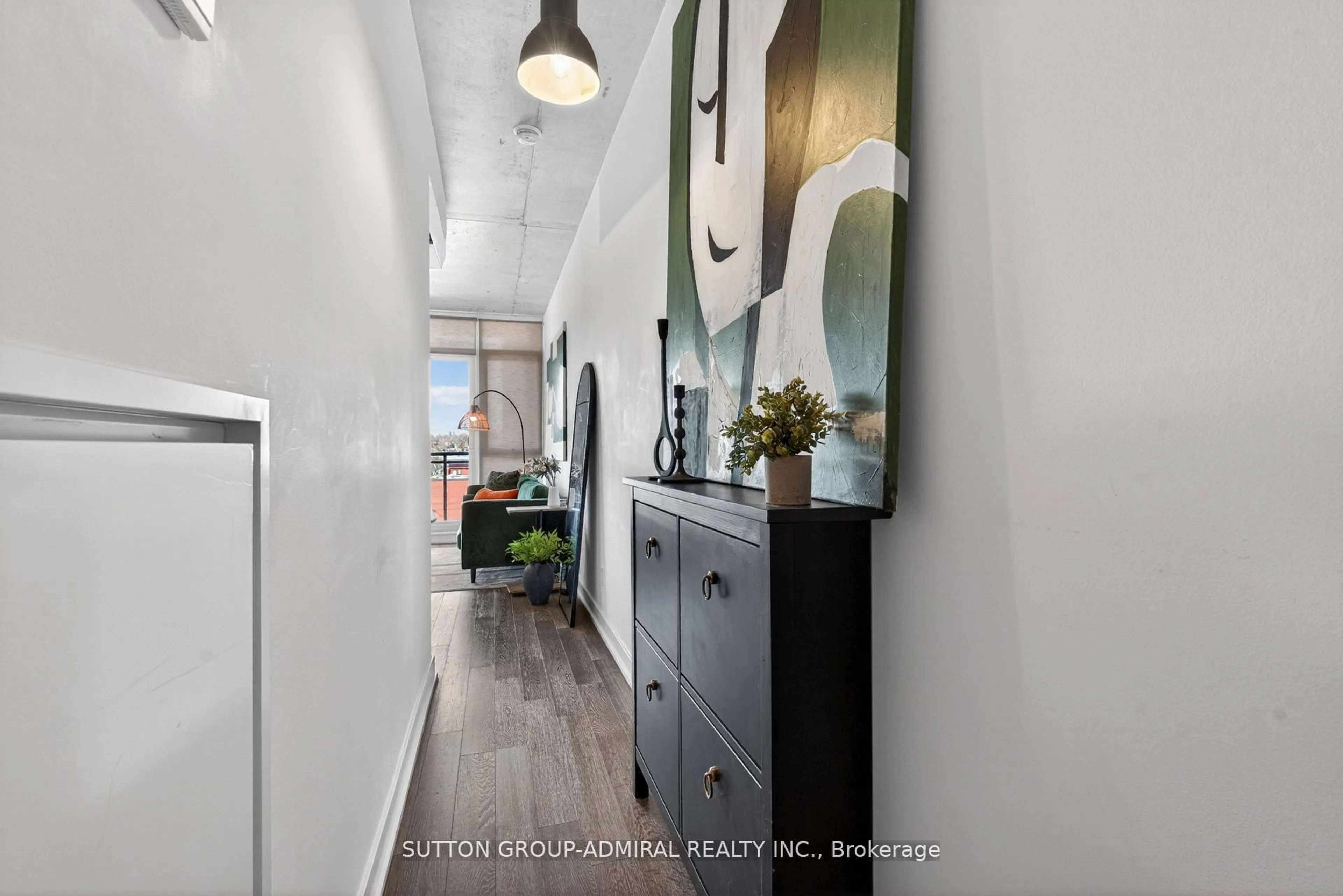 Indoor entryway for 1190 Dundas St #725, Toronto Ontario M4M 0C5