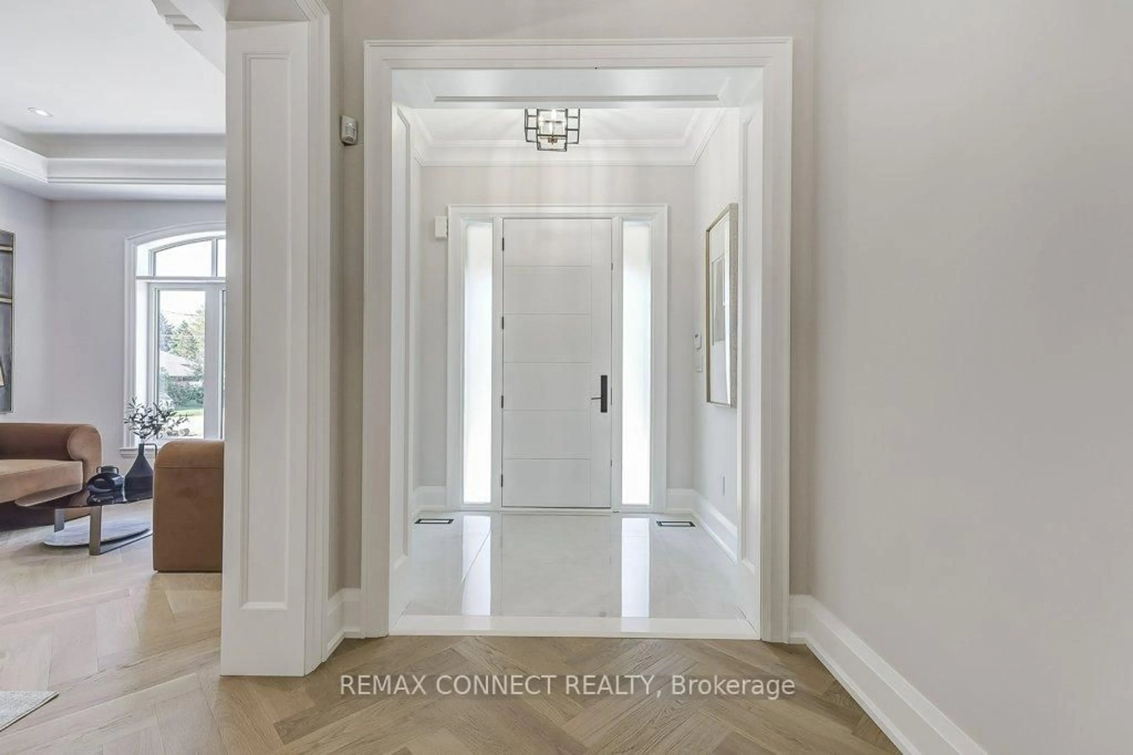 Indoor entryway for 389 Rosebank Rd, Pickering Ontario L1W 2N3
