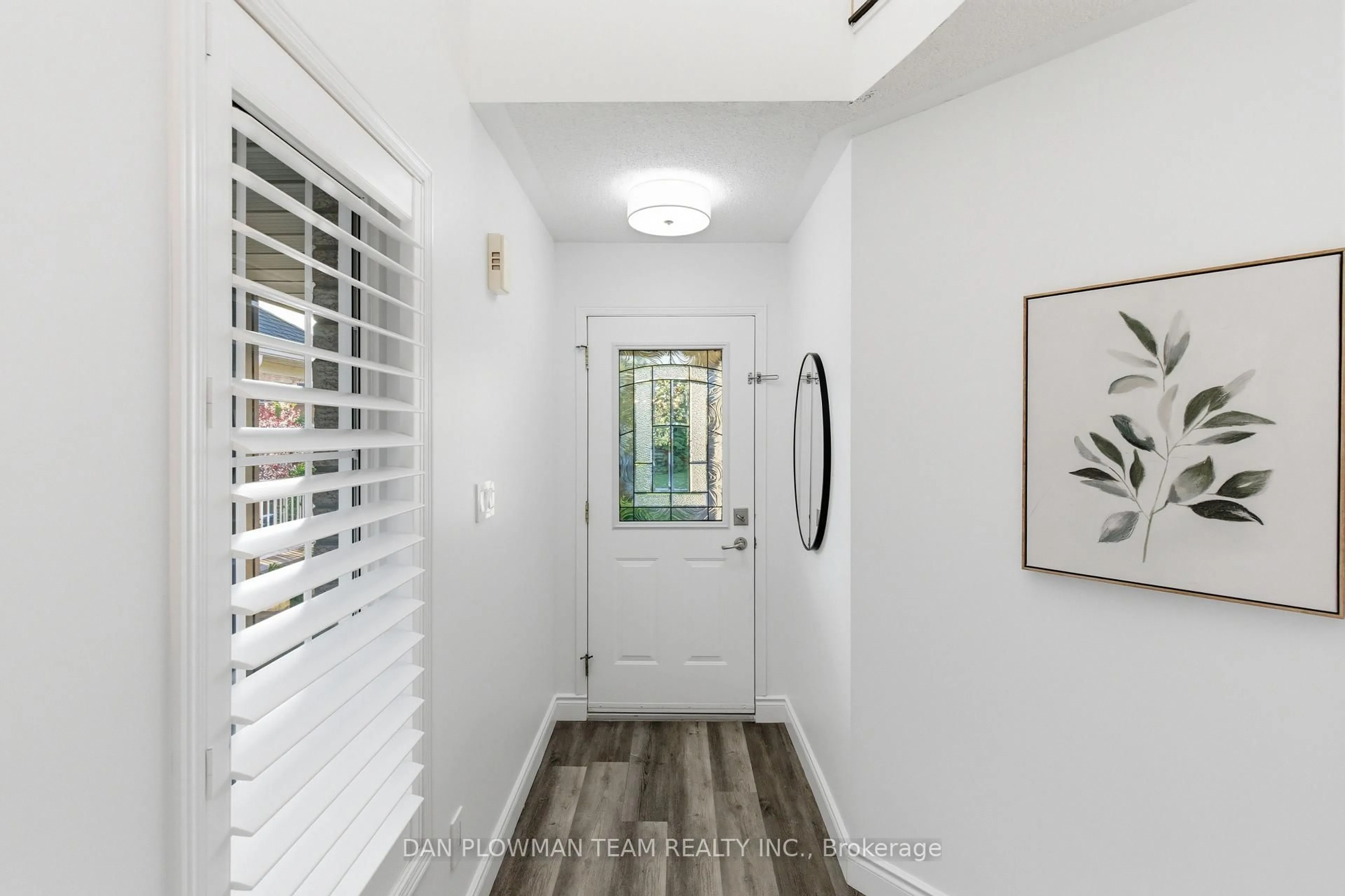 Indoor entryway for 7 Treen Cres, Whitby Ontario L1R 3C7