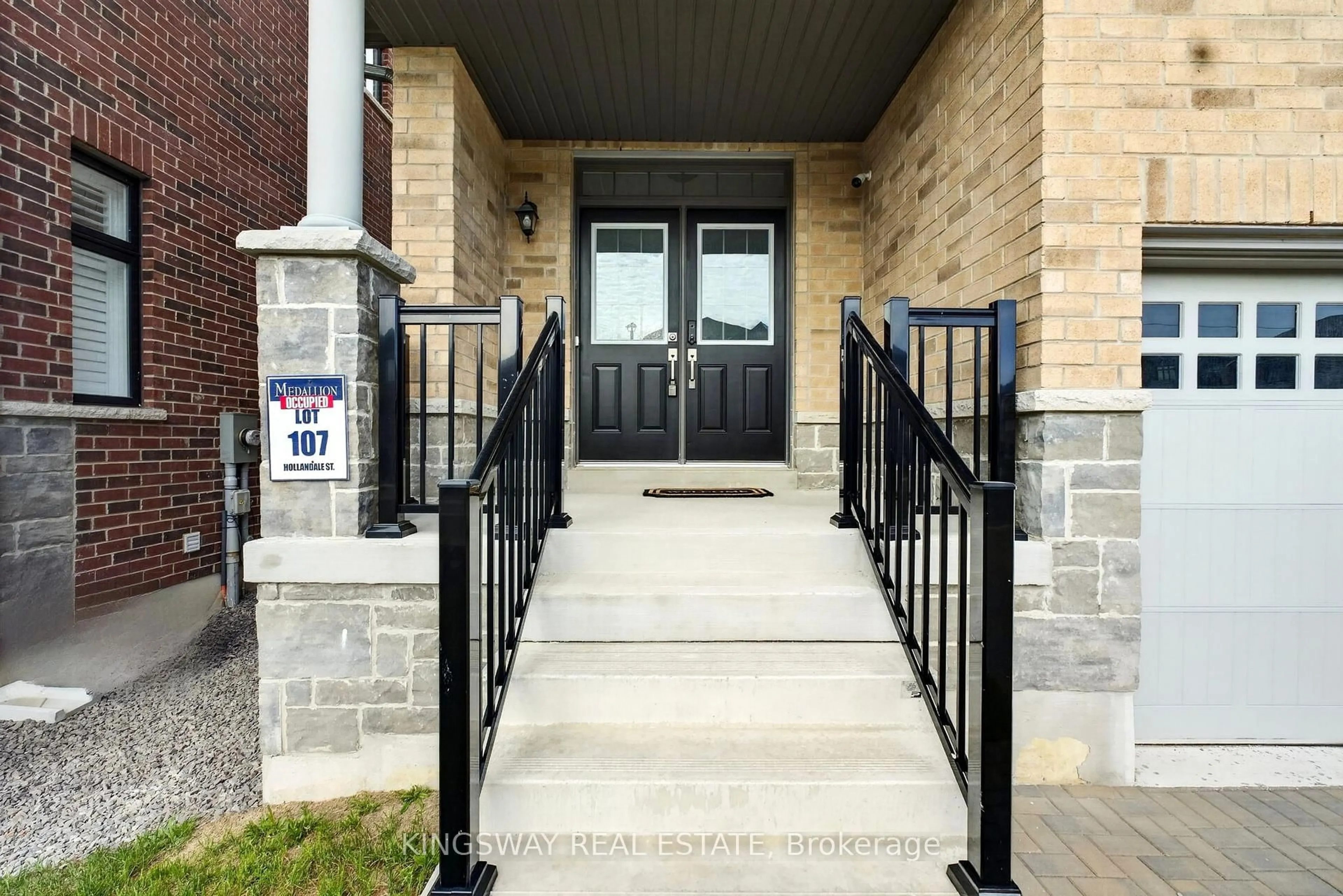 Indoor entryway for 2144 Hallandale St, Oshawa Ontario L1L 0V1