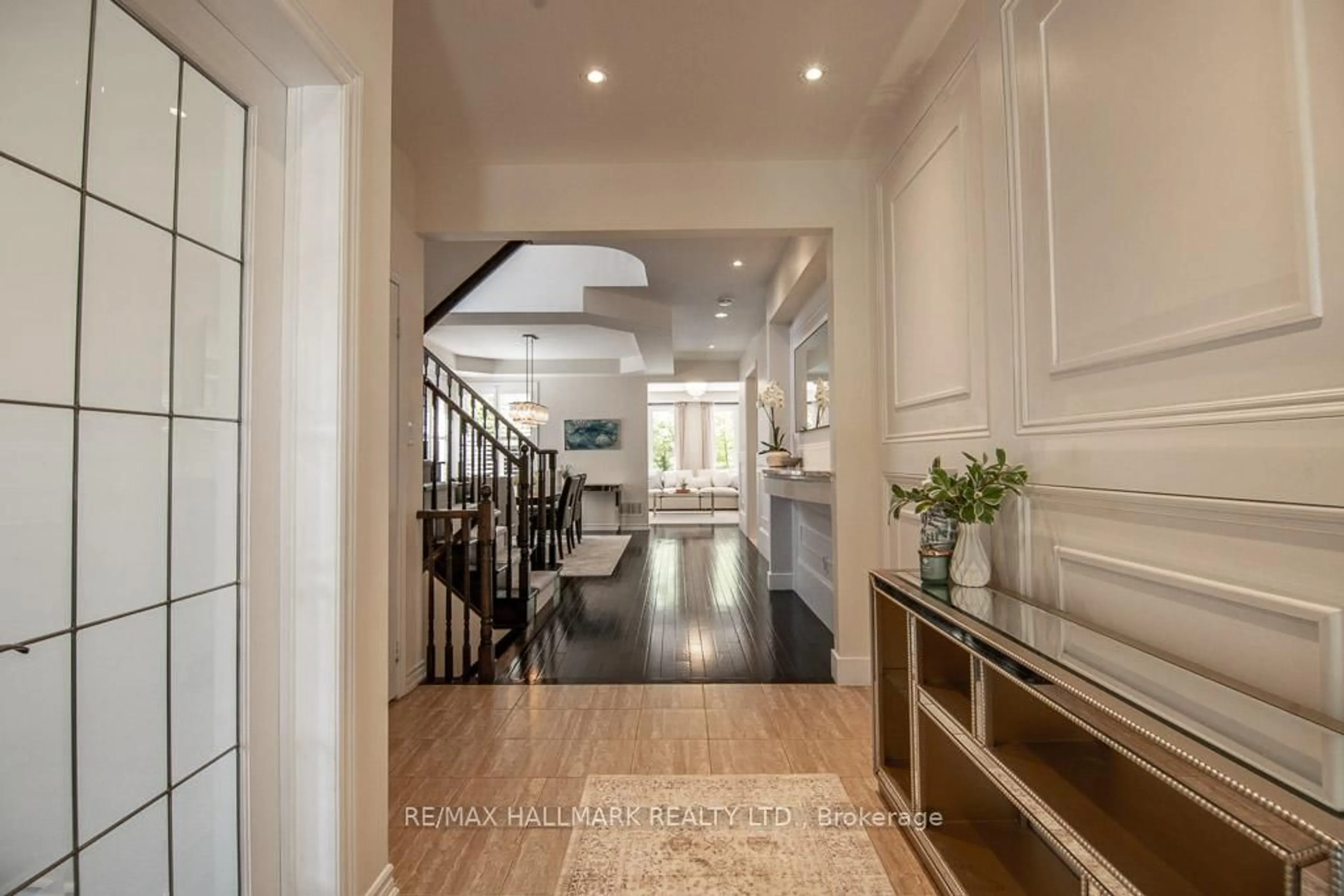 Indoor entryway for 566 Maitland Dr, Pickering Ontario L1W 0A8