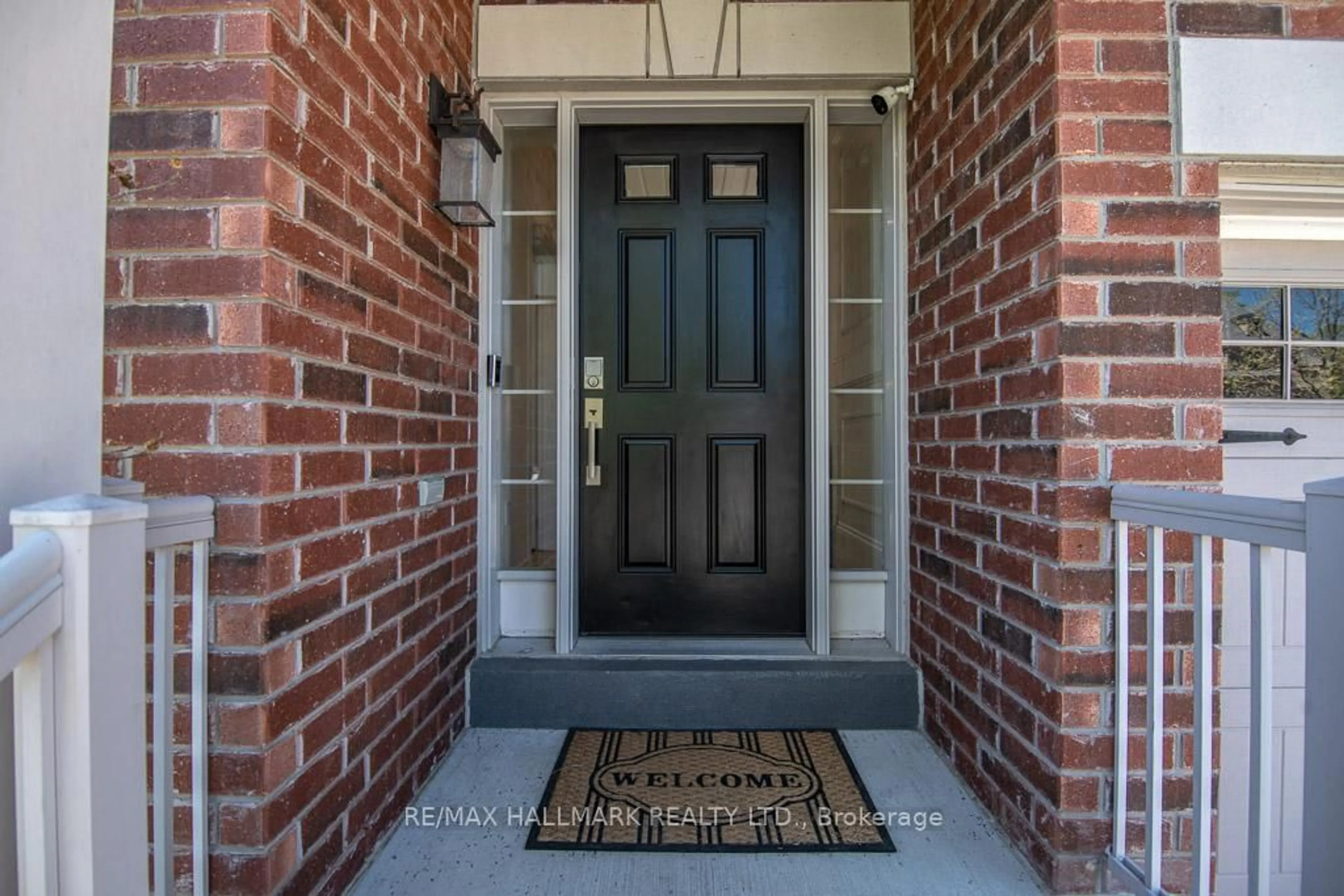 Indoor entryway for 566 Maitland Dr, Pickering Ontario L1W 0A8