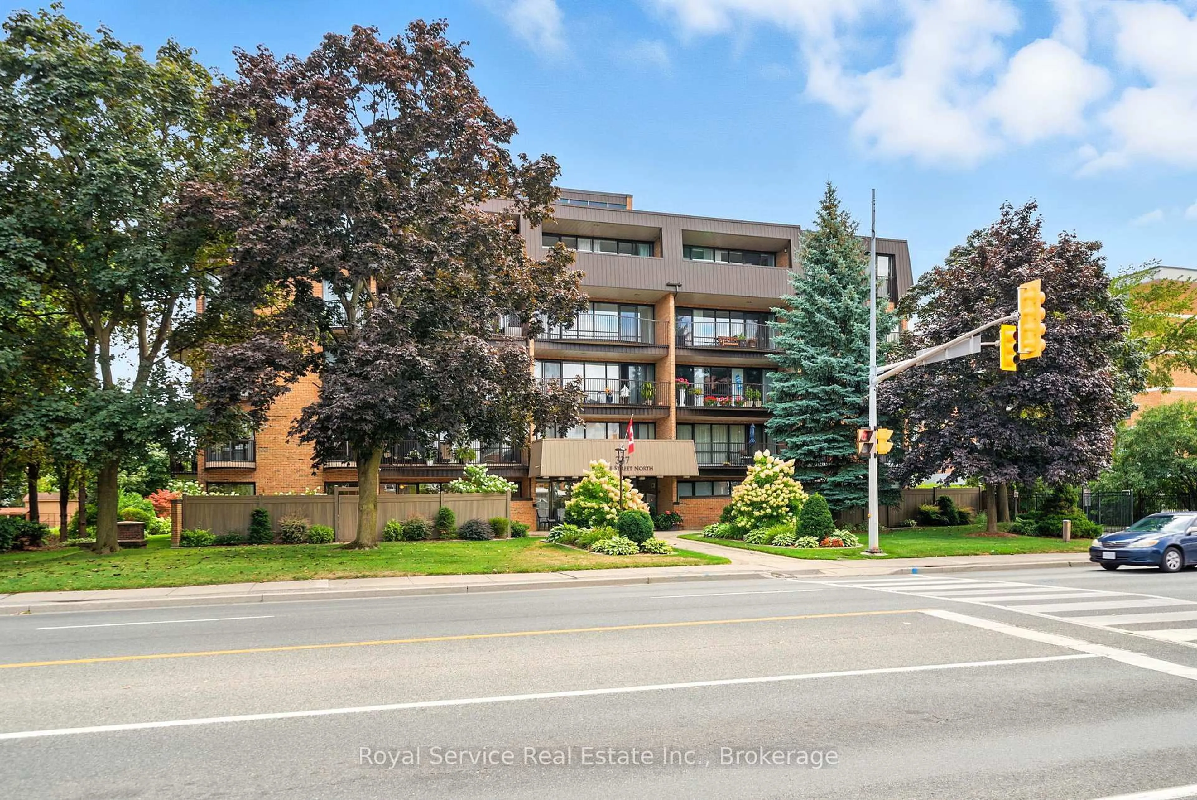 Unknown for 337 Simcoe St #101, Oshawa Ontario L1G 4T2