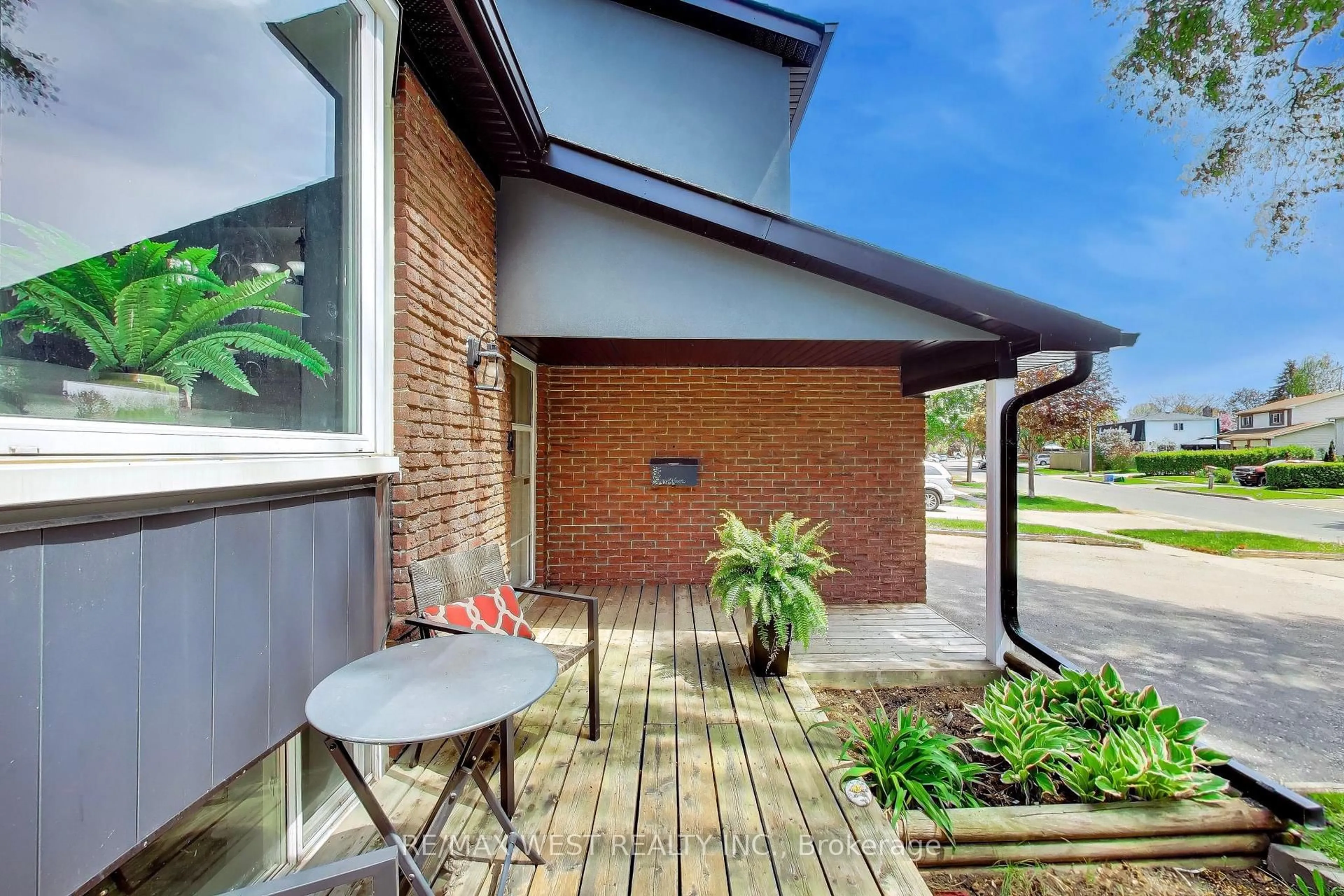 Patio, street for 128 Roser Cres, Clarington Ontario L1C 3N9