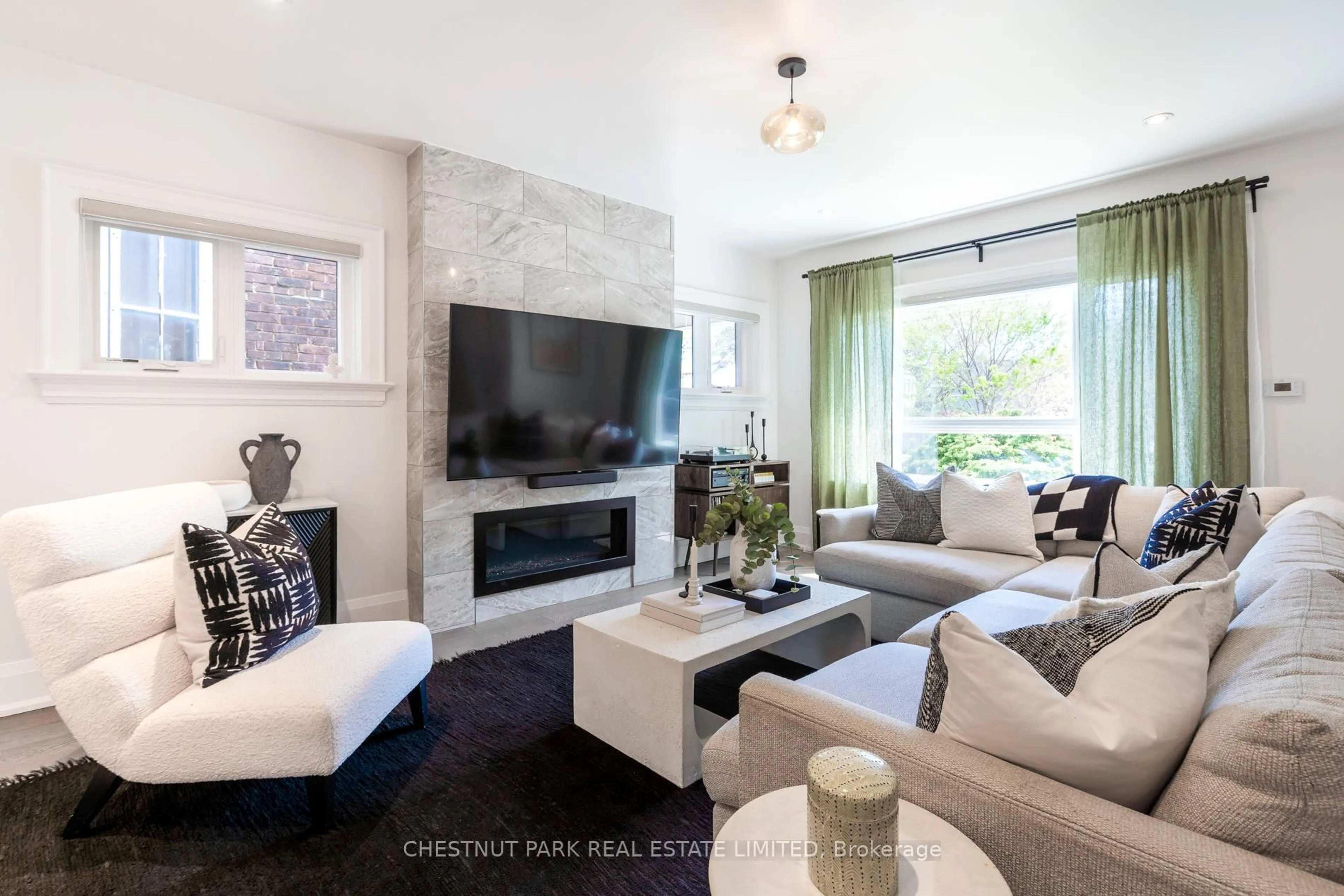 Living room with furniture, unknown for 15 Edgewood Ave, Toronto Ontario M4L 3G8