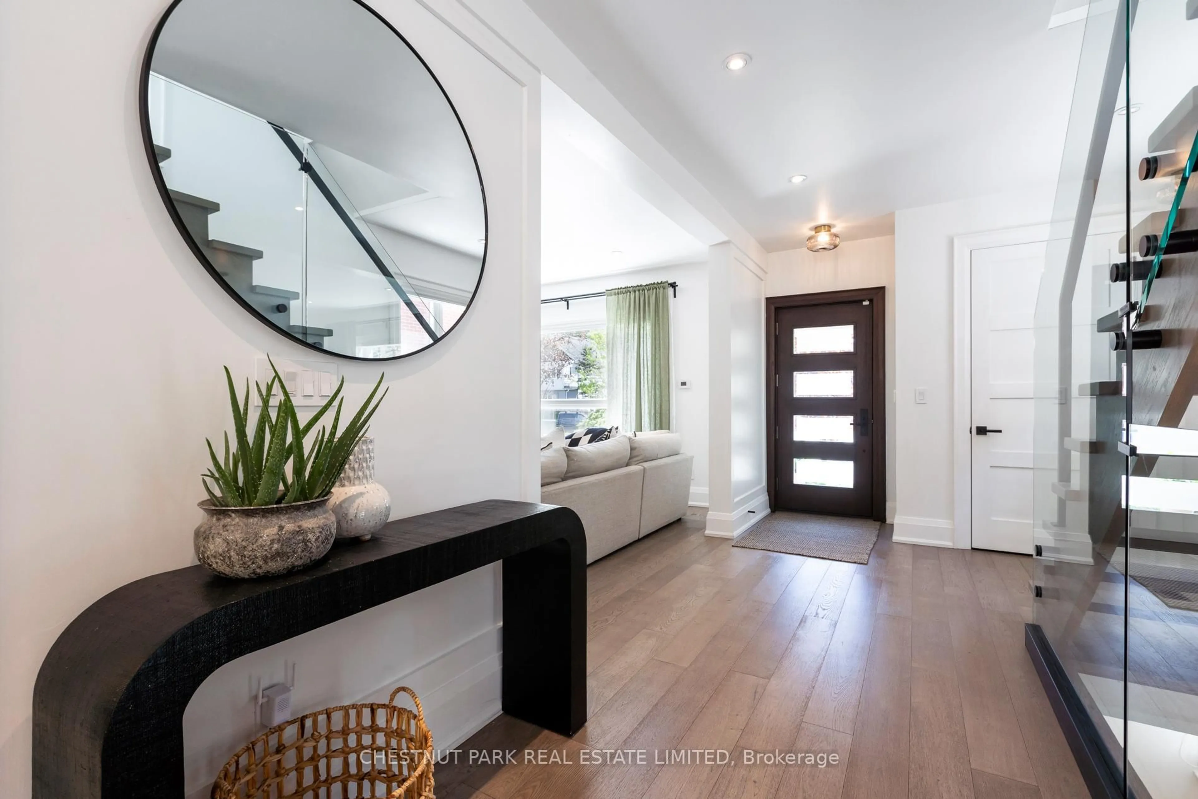 Indoor entryway for 15 Edgewood Ave, Toronto Ontario M4L 3G8