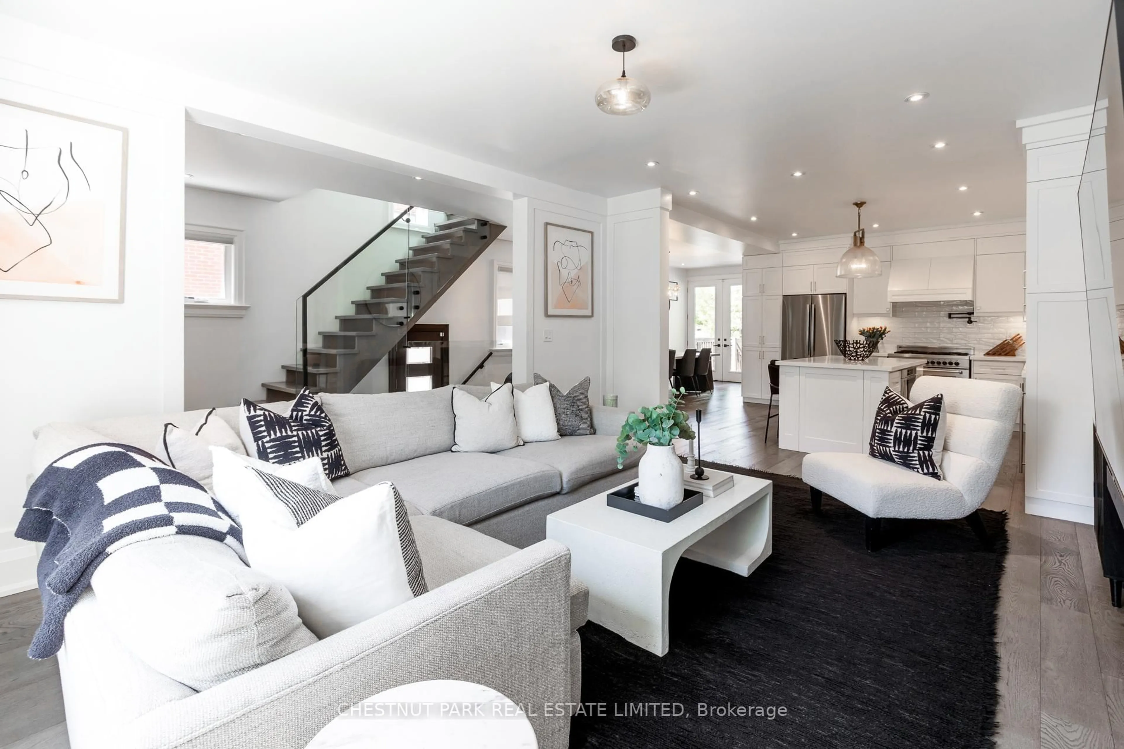 Living room with furniture, unknown for 15 Edgewood Ave, Toronto Ontario M4L 3G8