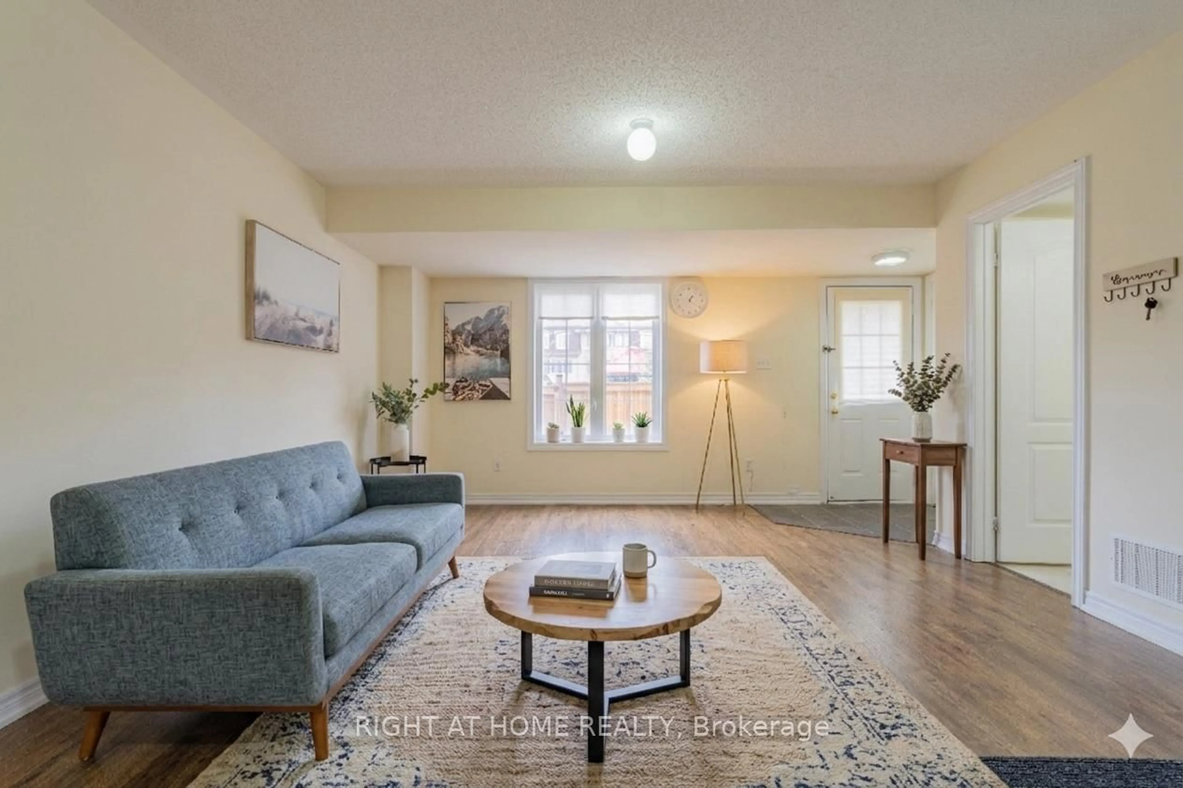 Living room with furniture, unknown for 1518 Shepway Mews, Pickering Ontario L1X 0C7