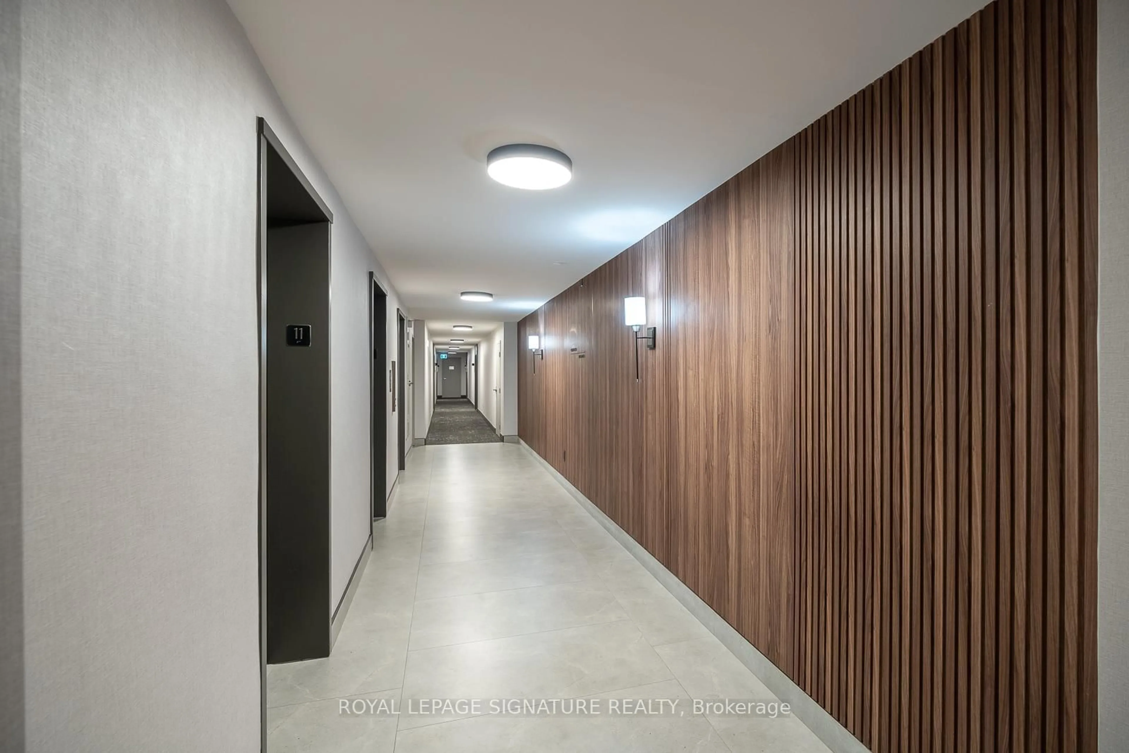 Indoor foyer for 120 Dundalk Dr #1110, Toronto Ontario M1P 4V9