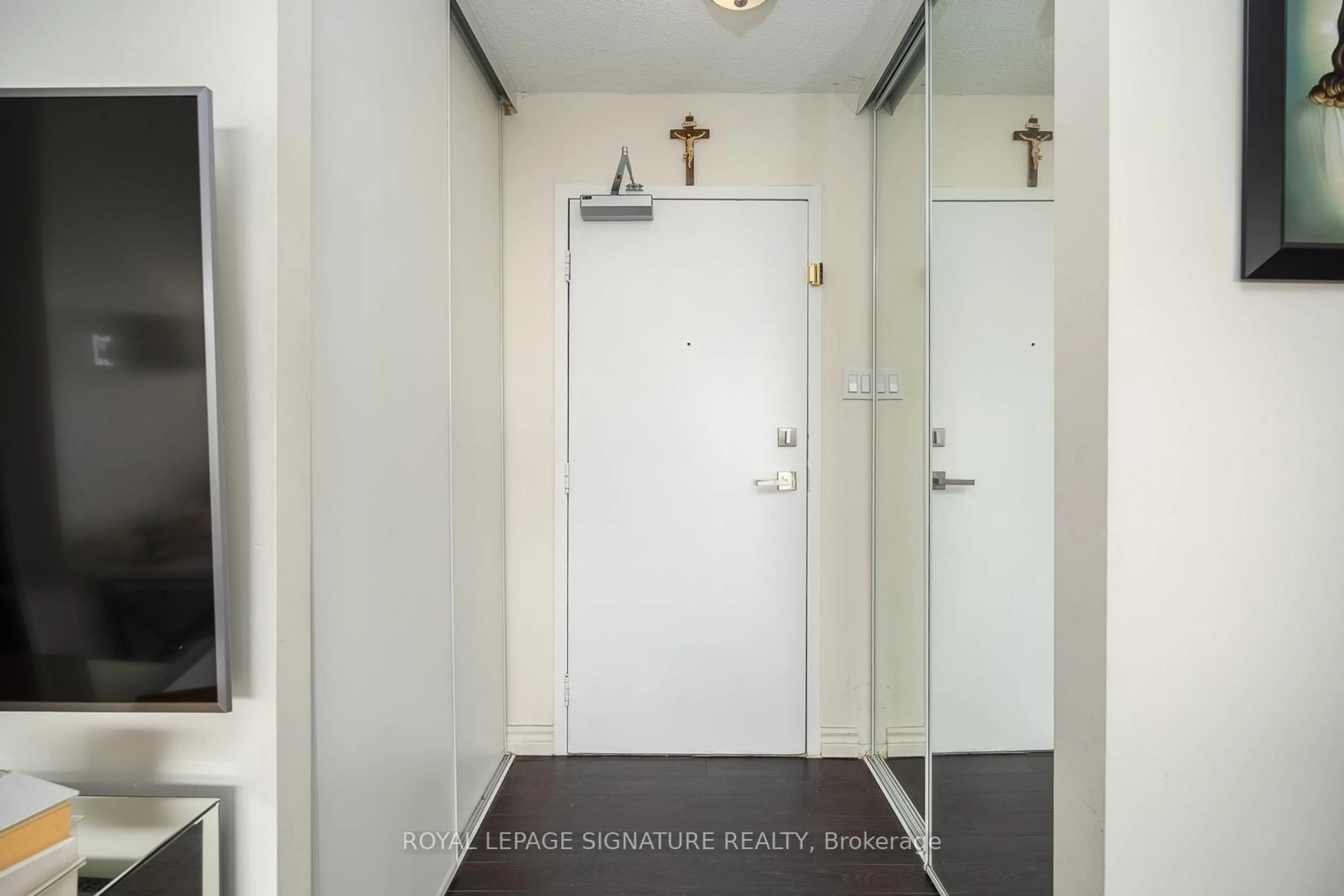 Indoor entryway for 120 Dundalk Dr #1110, Toronto Ontario M1P 4V9