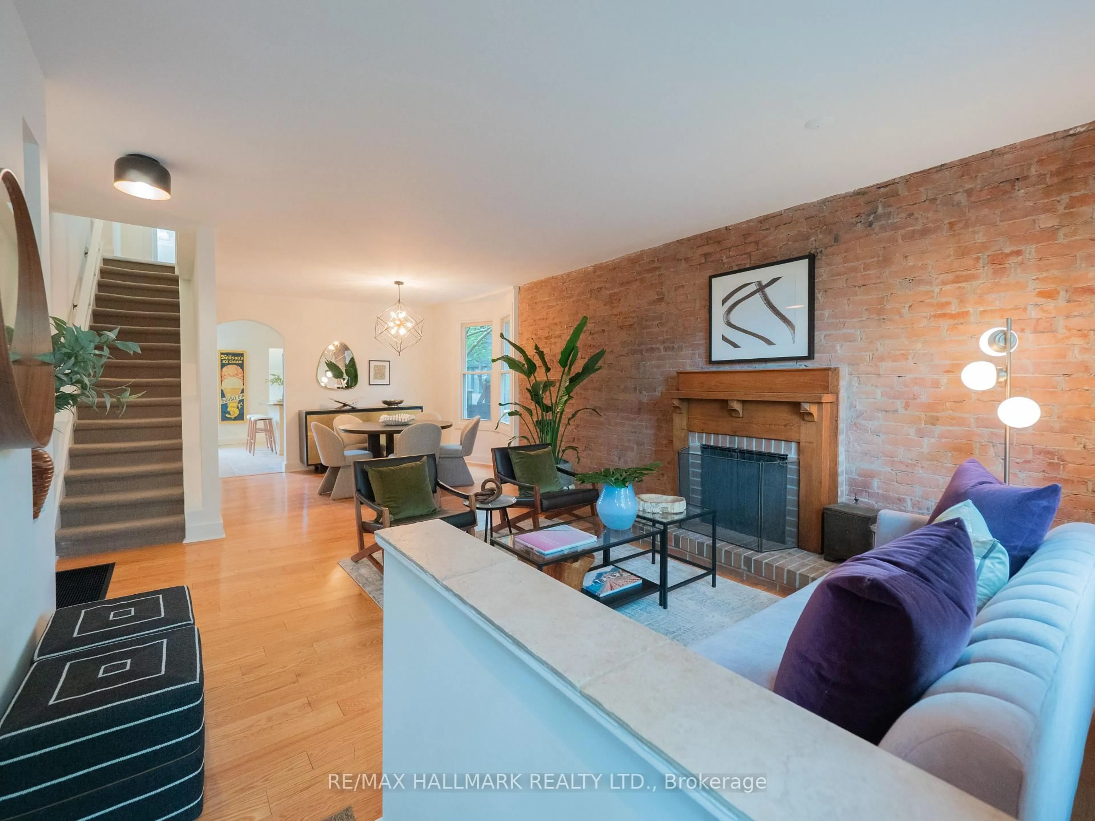Living room with furniture, unknown for 77 McGee St, Toronto Ontario M4M 2L1
