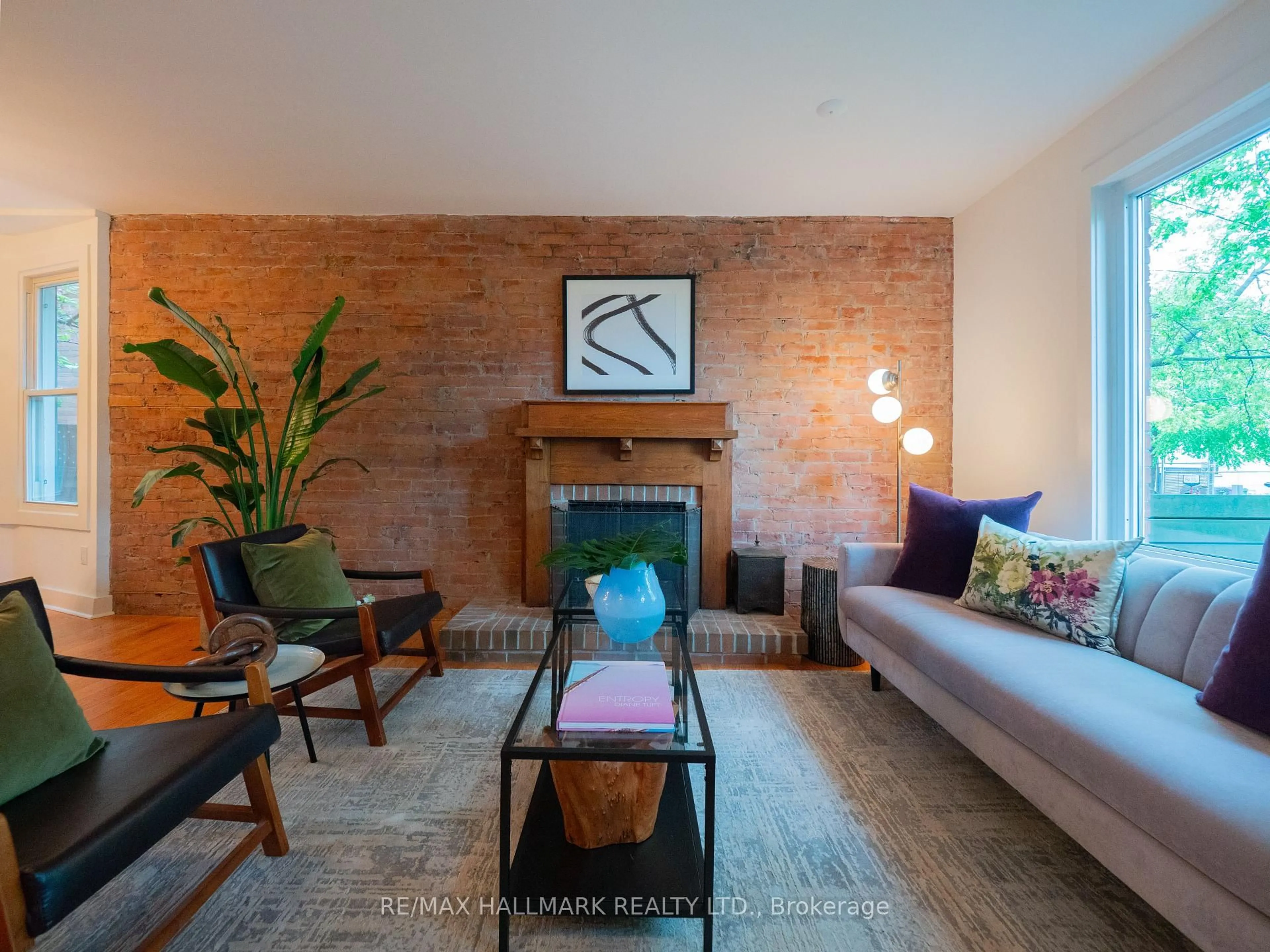 Living room with furniture, unknown for 77 McGee St, Toronto Ontario M4M 2L1