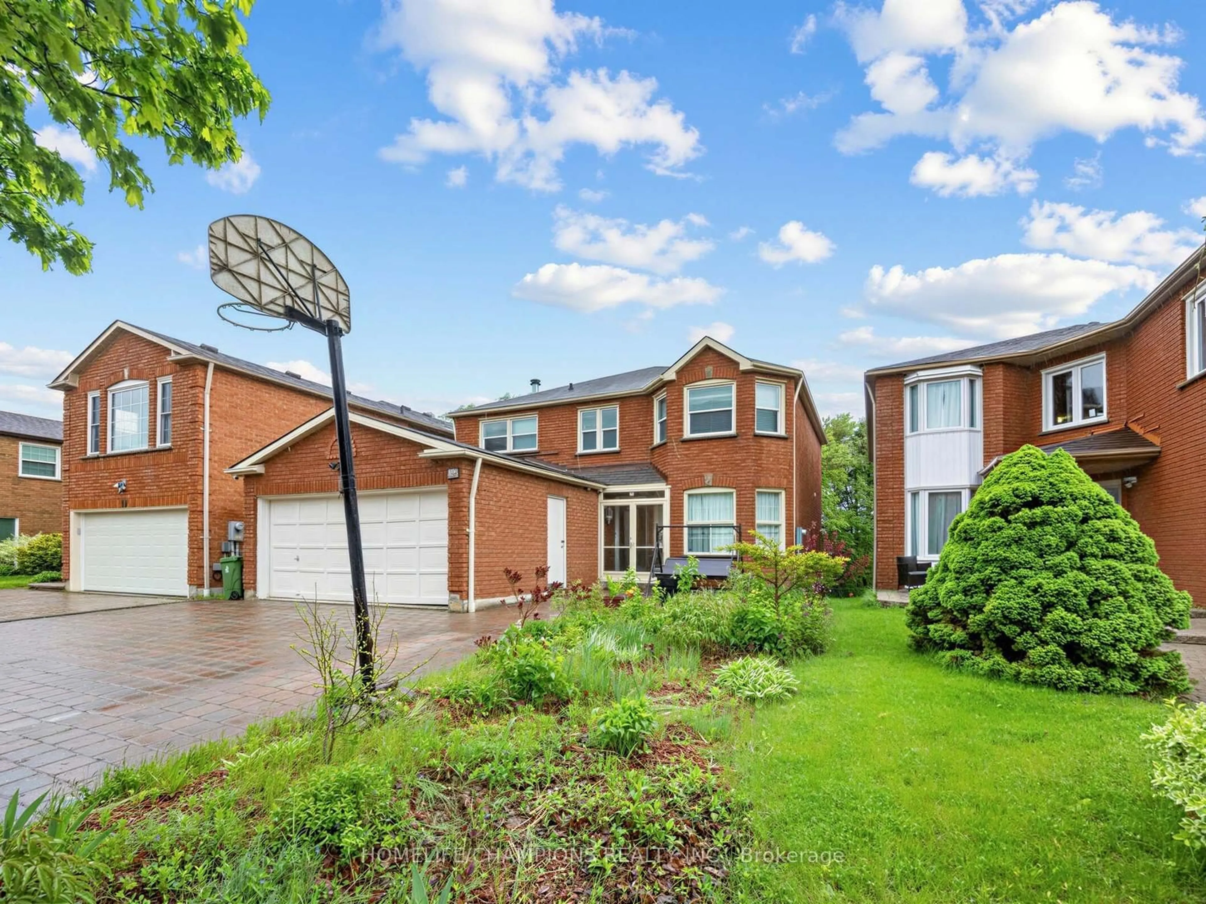 A pic from outside/outdoor area/front of a property/back of a property/a pic from drone, street for 12 Glenheather Terr, Toronto Ontario M1B 5H2