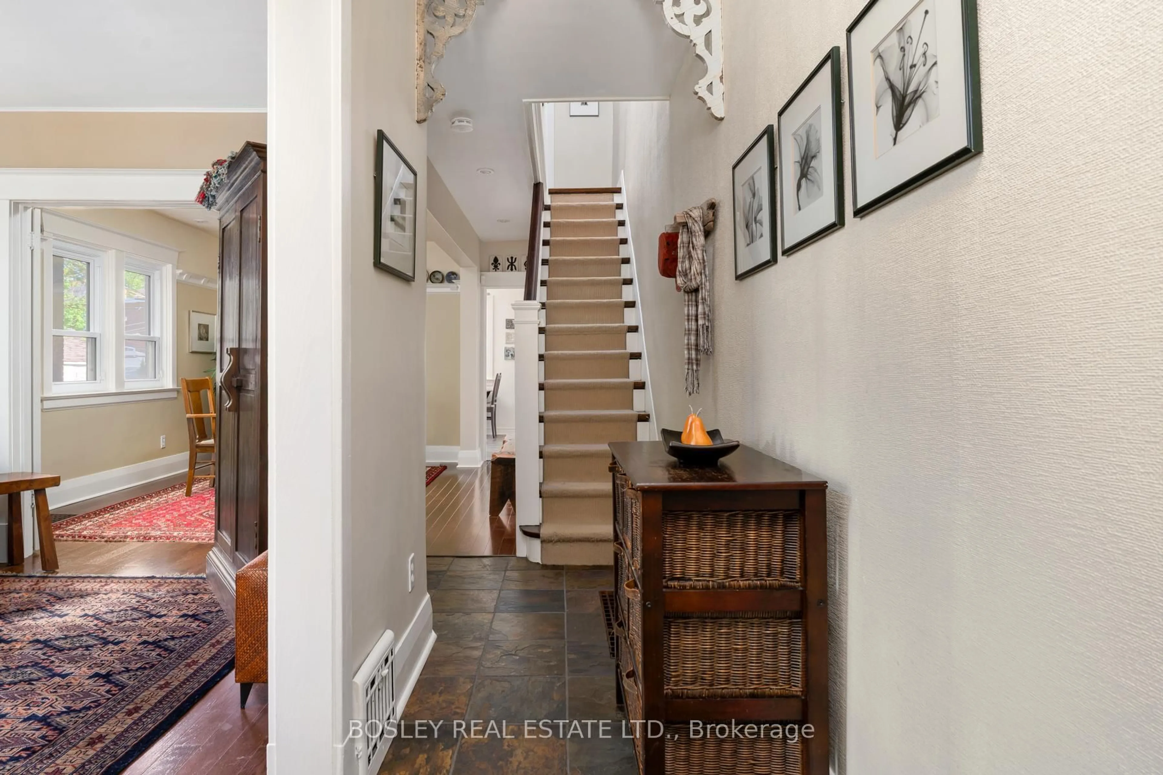 Indoor entryway for 57 Springdale Blvd, Toronto Ontario M4J 1W6