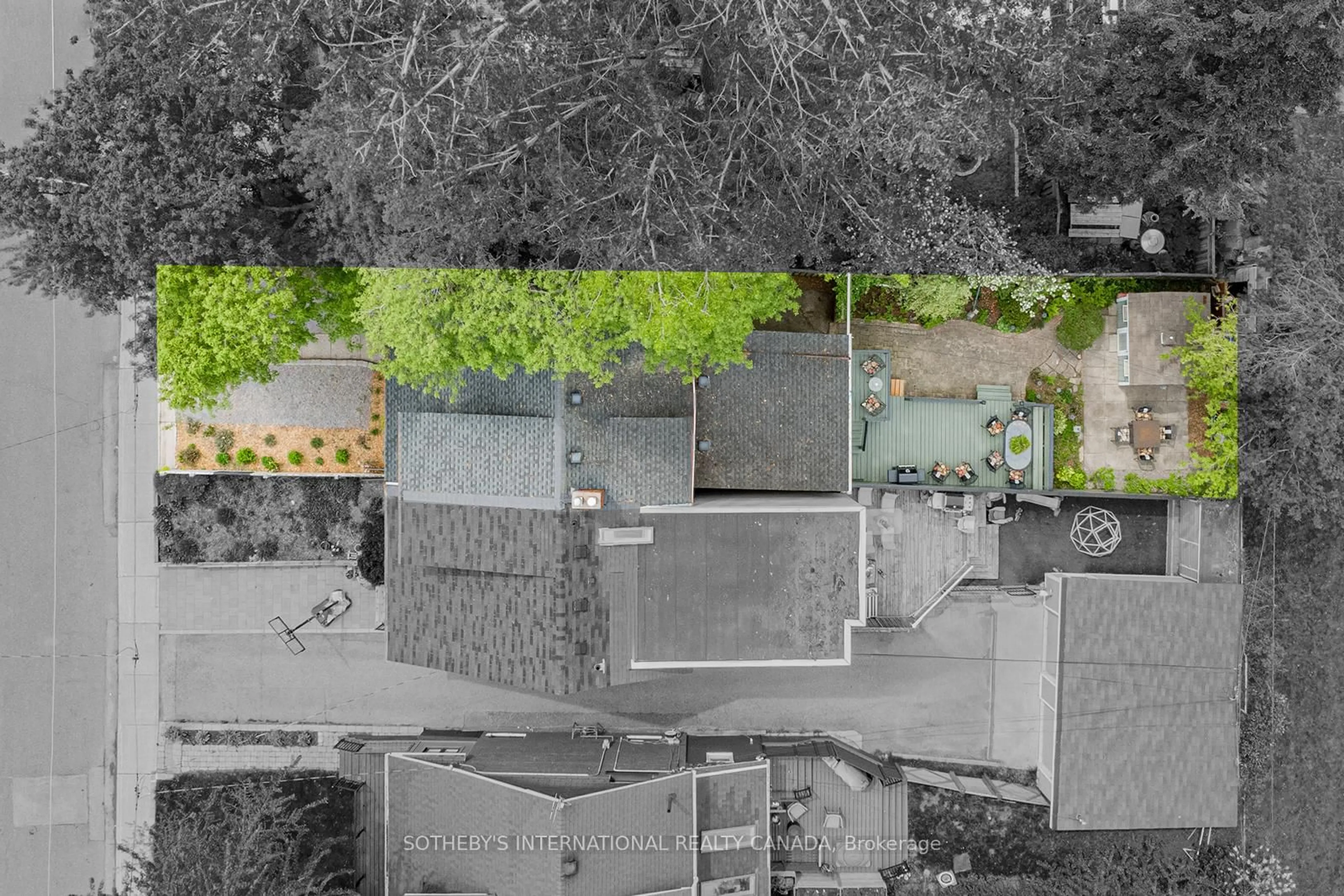 A pic from outside/outdoor area/front of a property/back of a property/a pic from drone, street for 2 Winston Ave, Toronto Ontario M1N 1W3