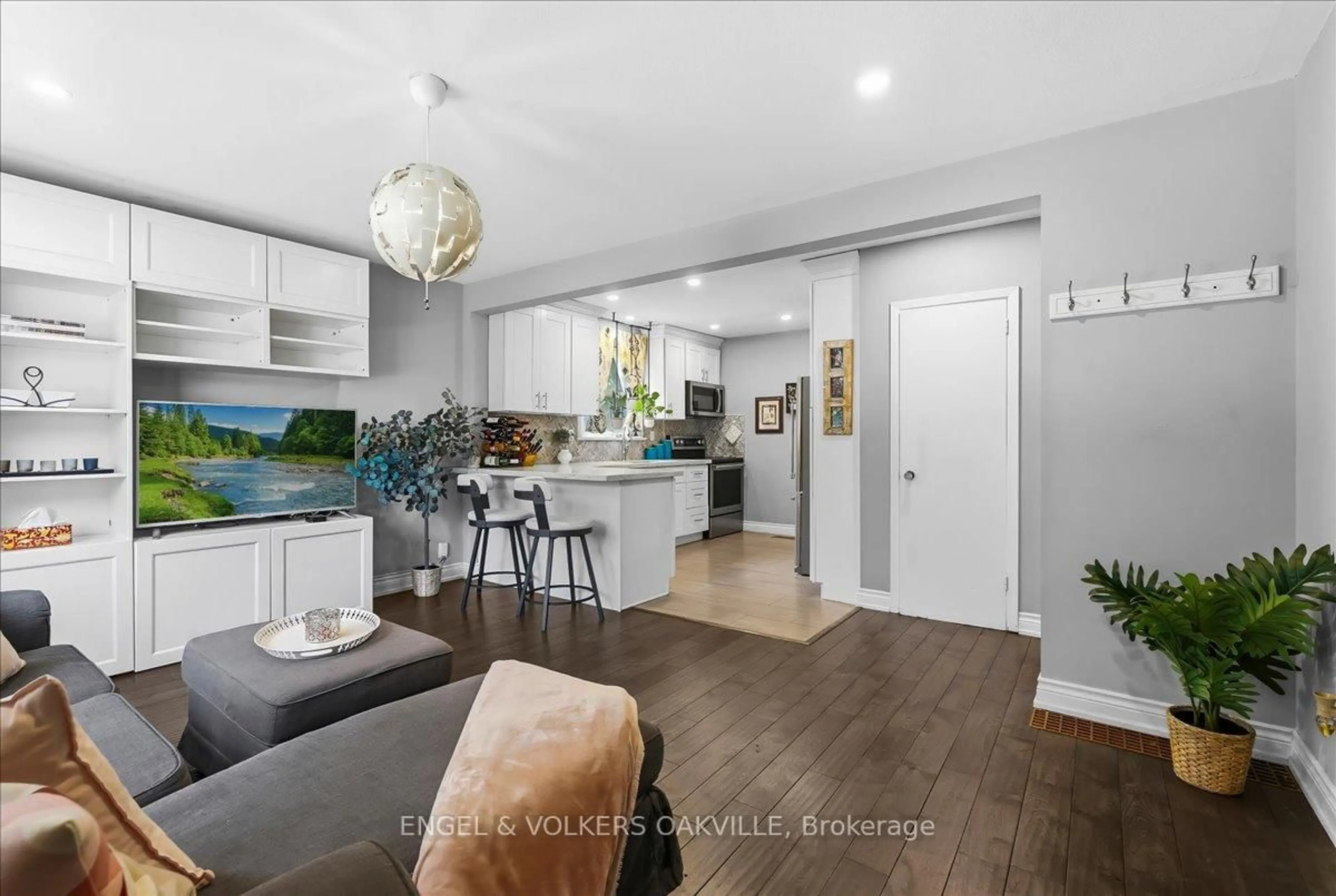 Open concept kitchen, ceramic/tile floor for 22 Falaise Rd, Toronto Ontario M1E 3B5