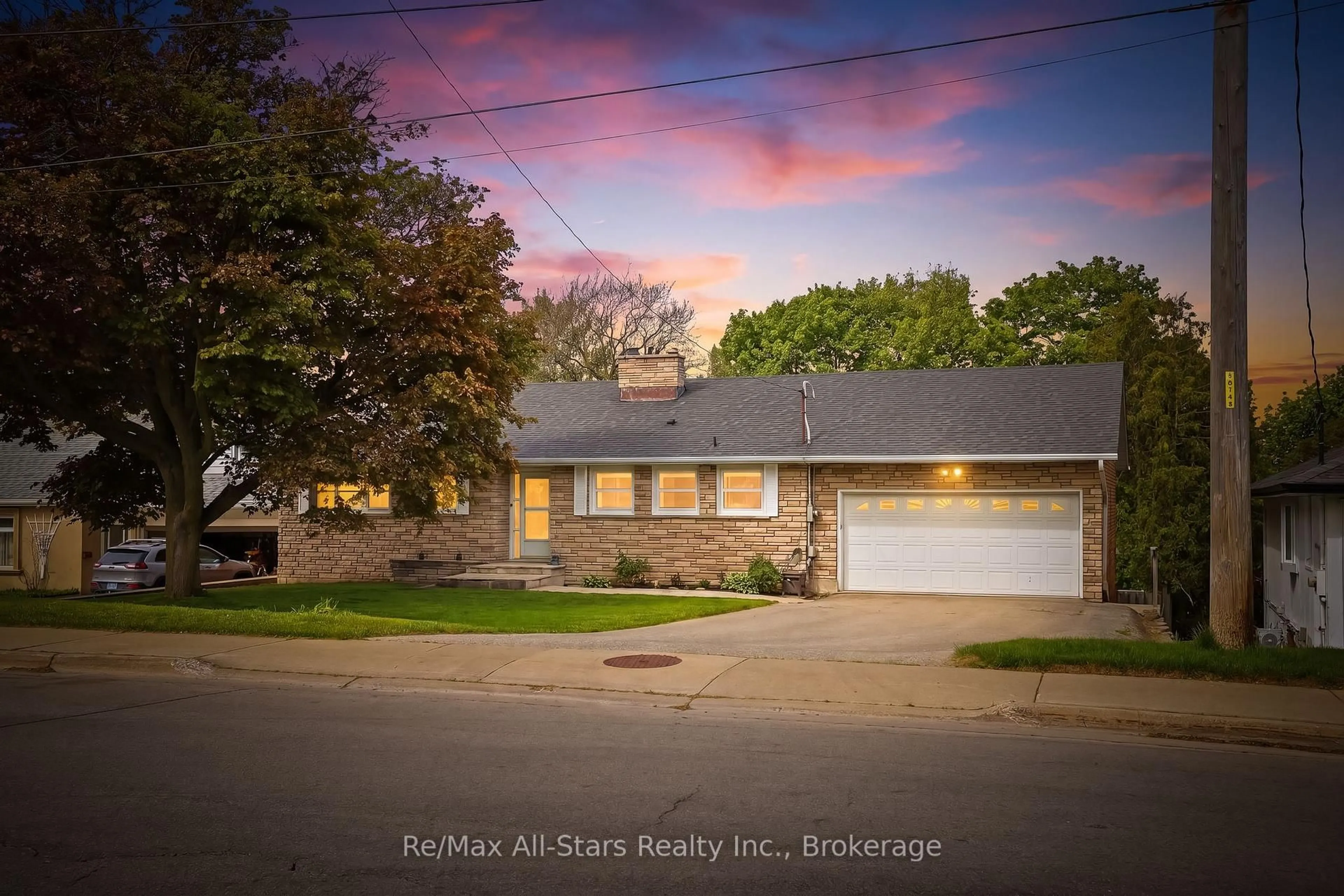 Unknown for 54 Grandview St, Oshawa Ontario L1H 7C4
