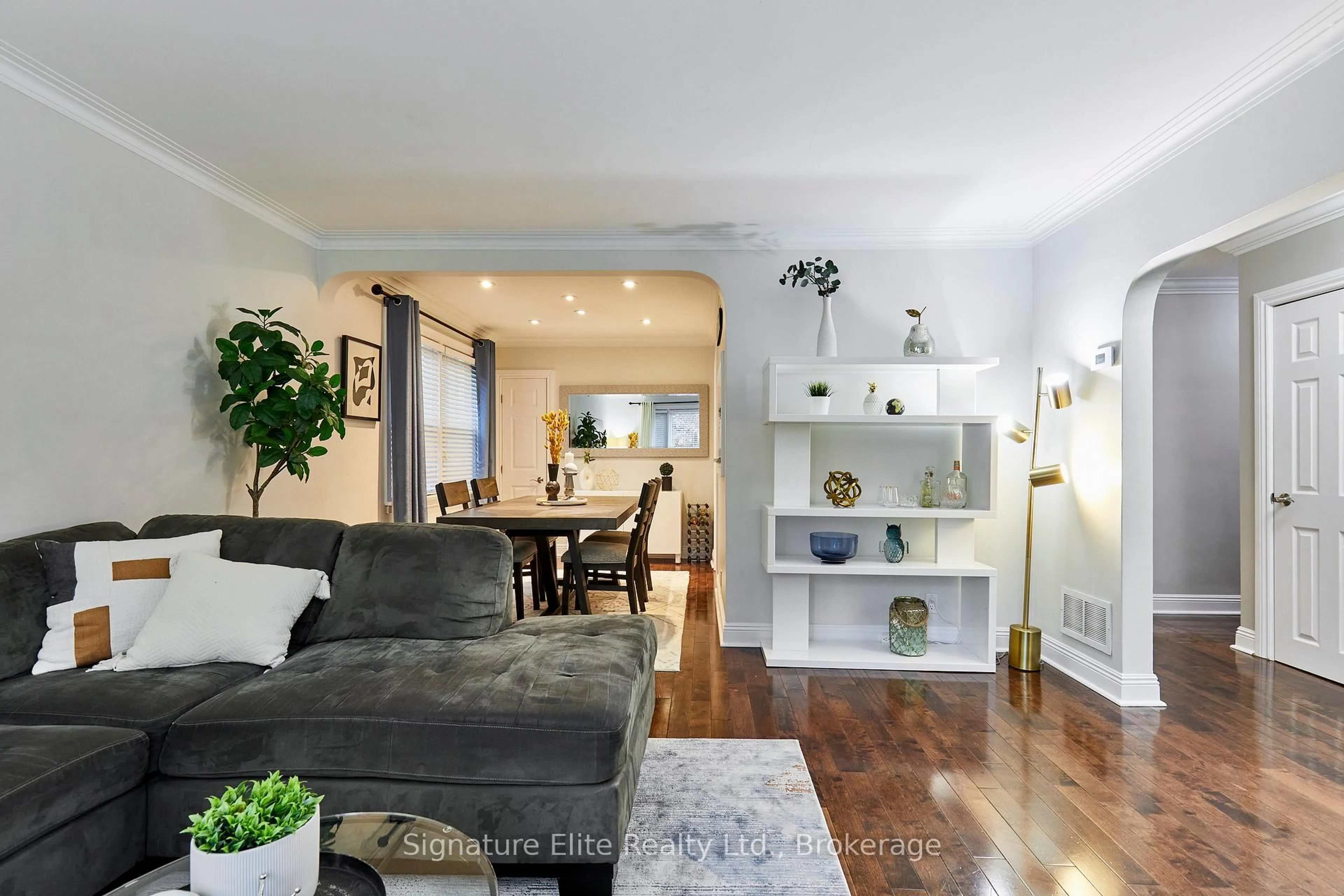 Living room with furniture, wood/laminate floor for 3 Kingsmere Cres, Toronto Ontario M1M 3B2
