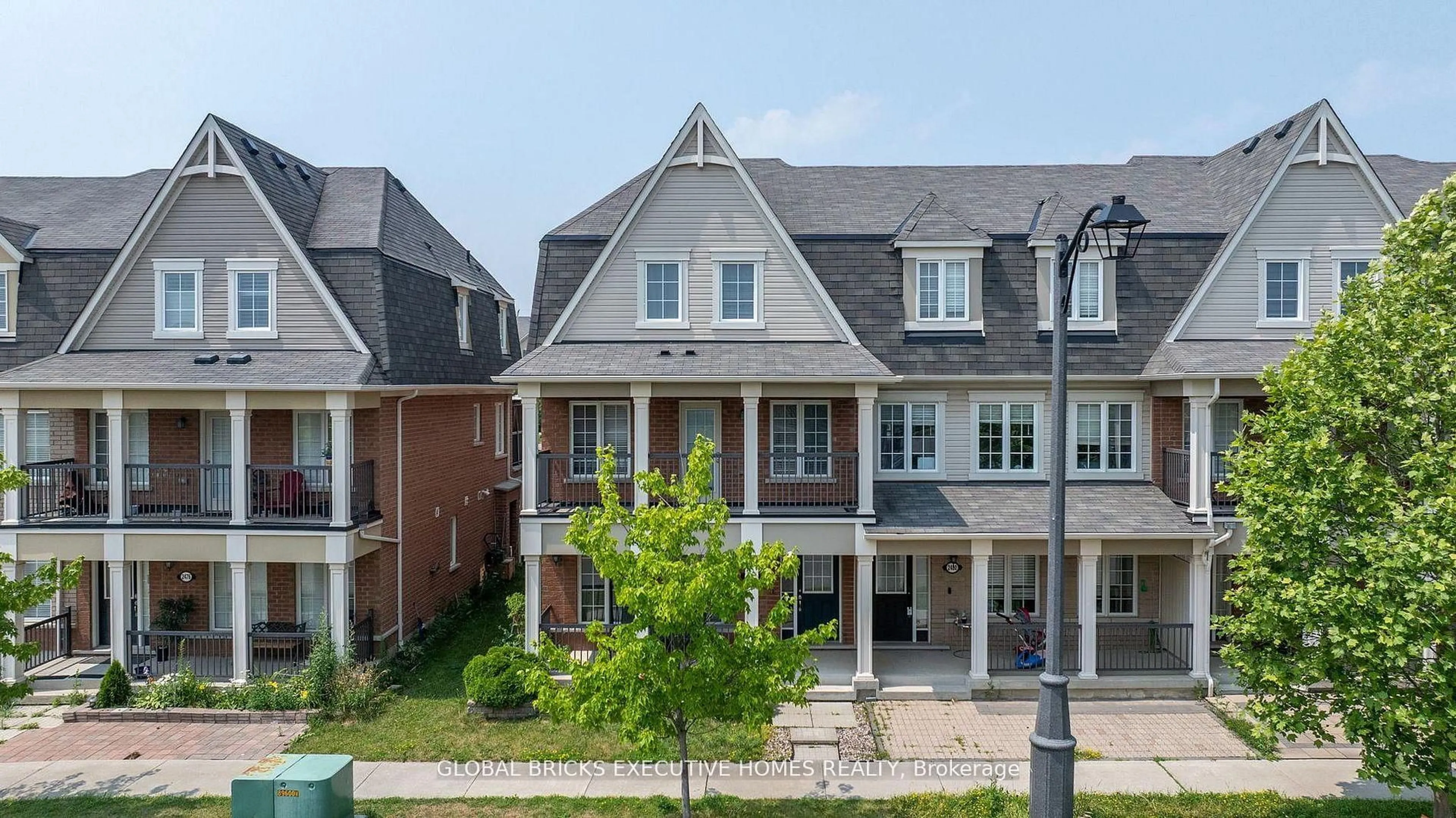 A pic from outside/outdoor area/front of a property/back of a property/a pic from drone, street for 2478 William Jackson Dr, Pickering Ontario L1X 0C3