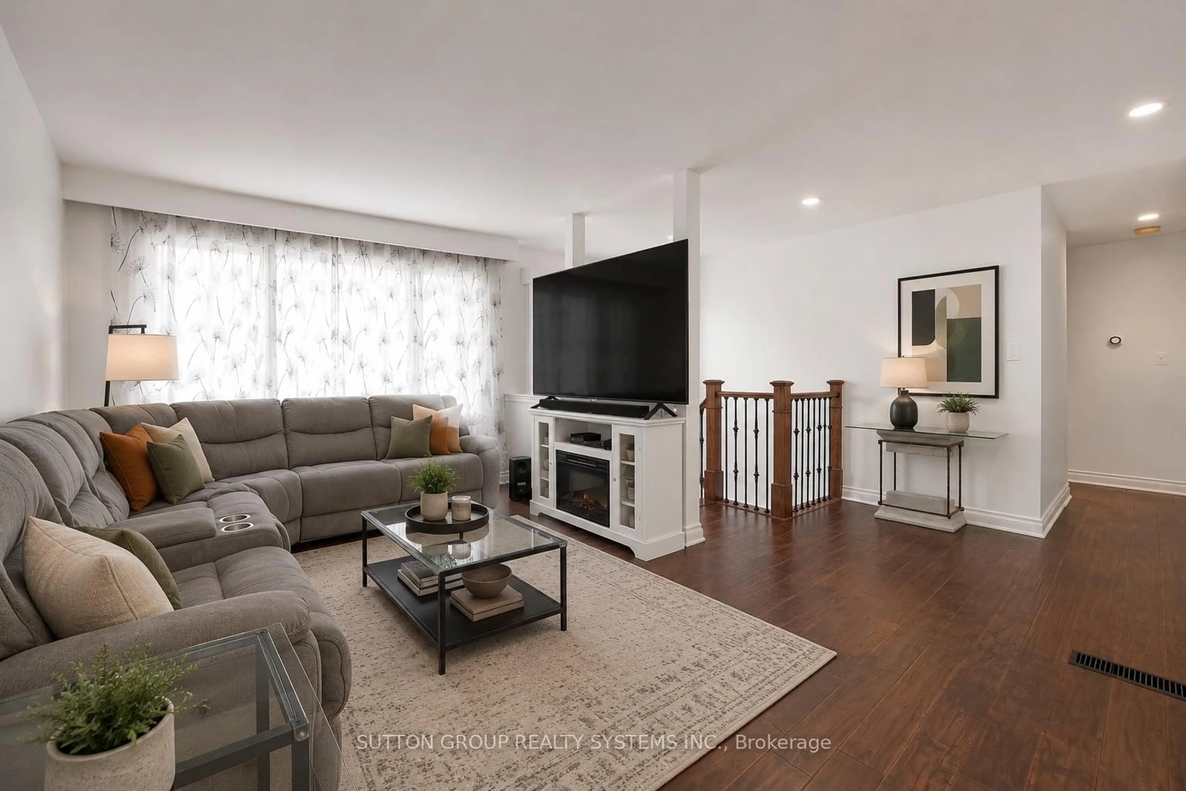 Living room with furniture, wood/laminate floor for 134 Sussex St, Oshawa Ontario L1G 1V9