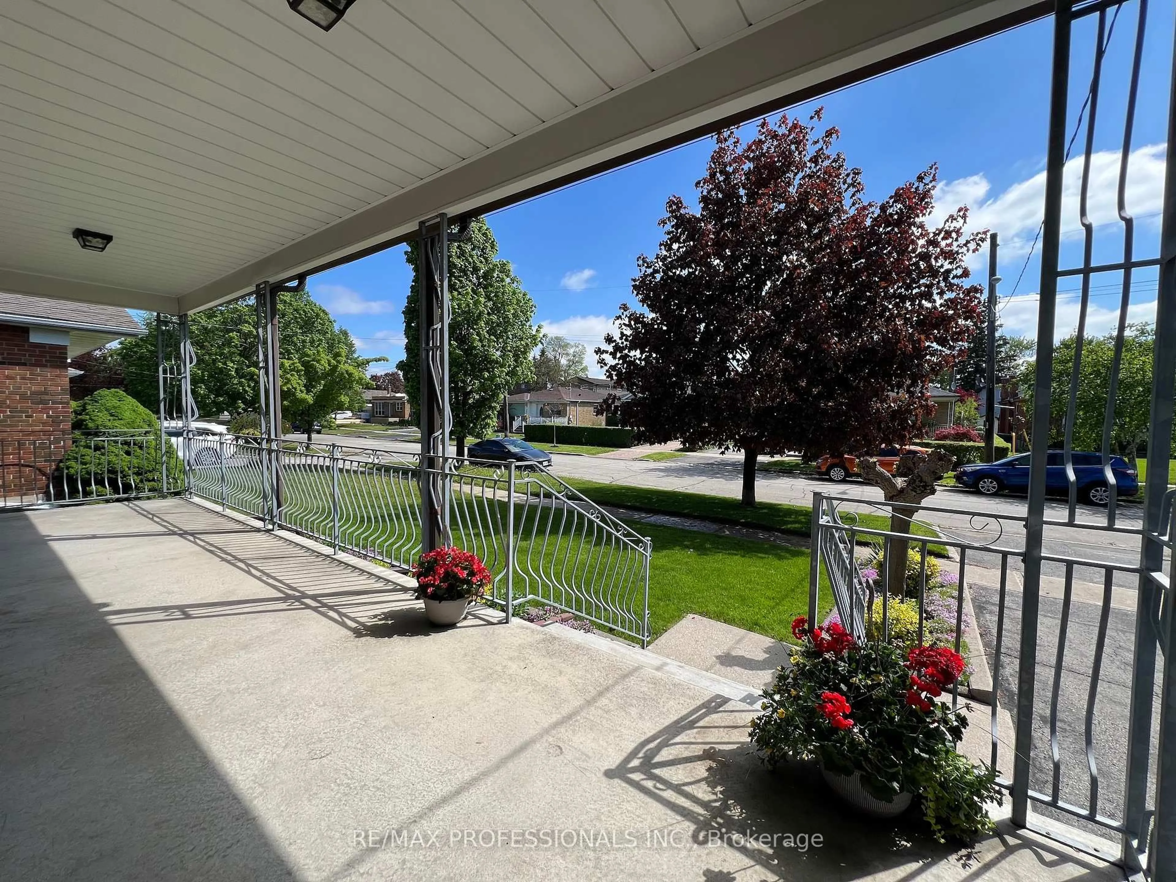 Patio, unknown for 4 VAUXHALL Dr, Toronto Ontario M1P 1P7