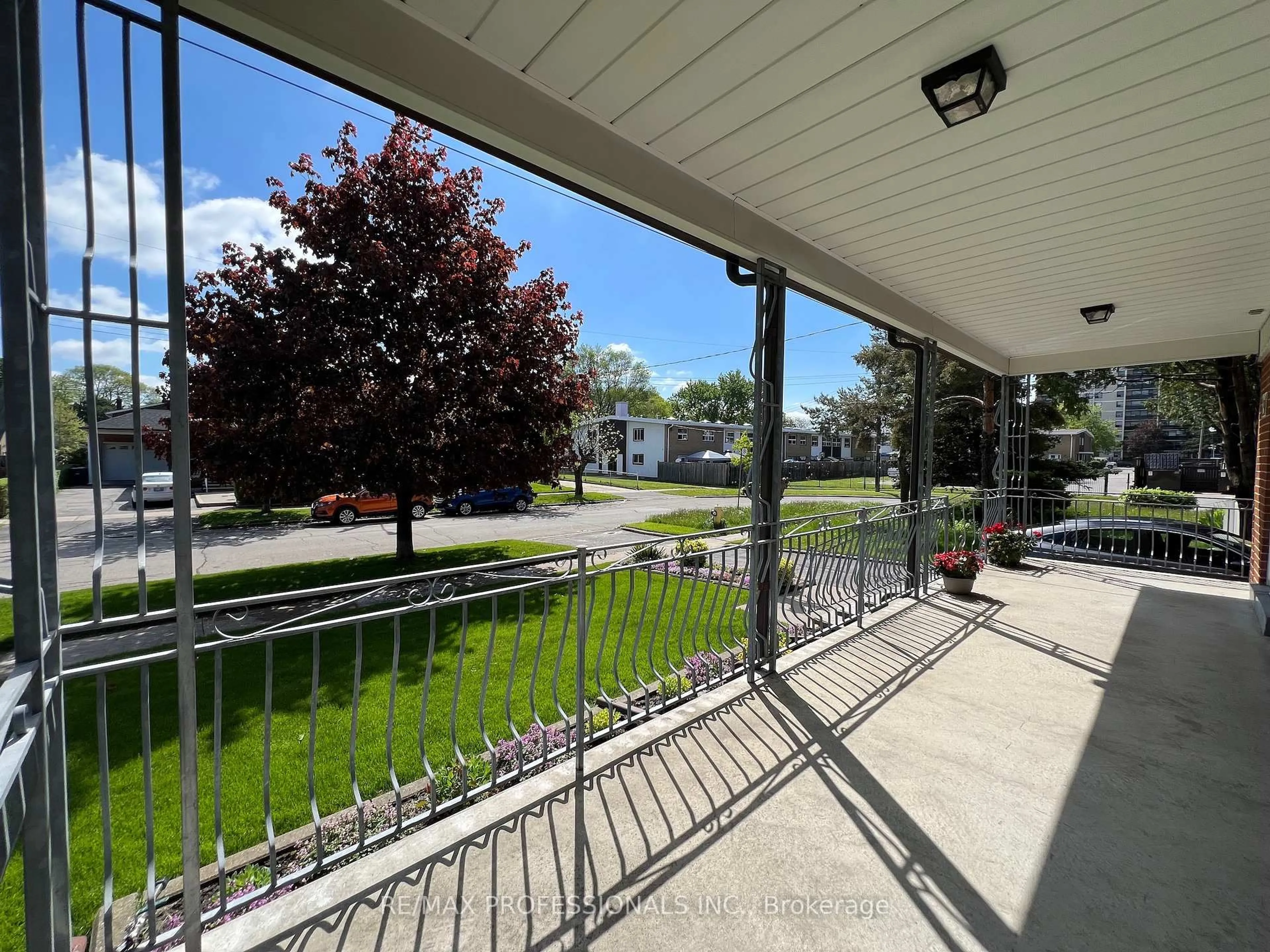 Patio, street for 4 VAUXHALL Dr, Toronto Ontario M1P 1P7