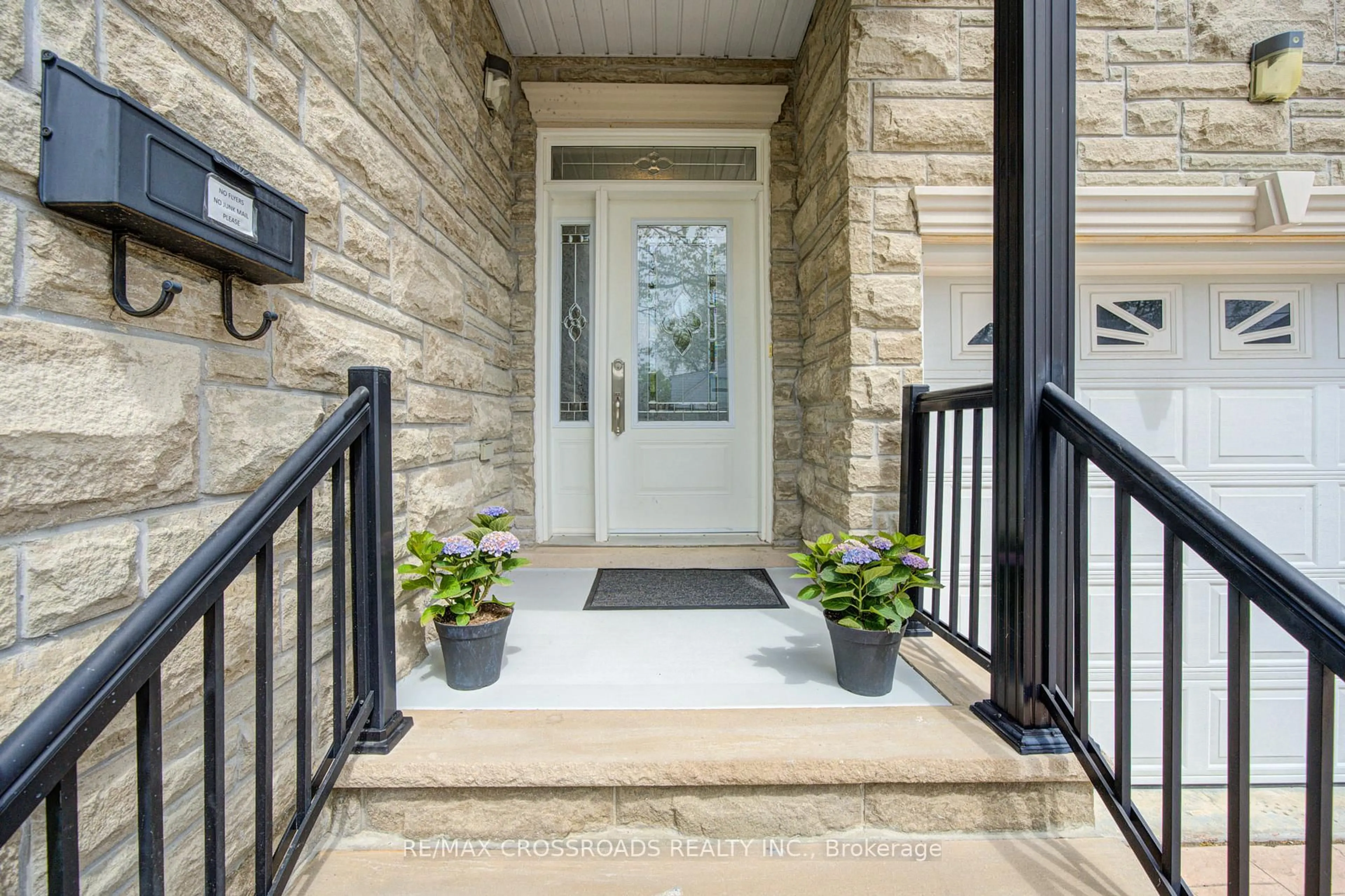 Indoor entryway for 24 Lynn Rd, Toronto Ontario M1N 2A4