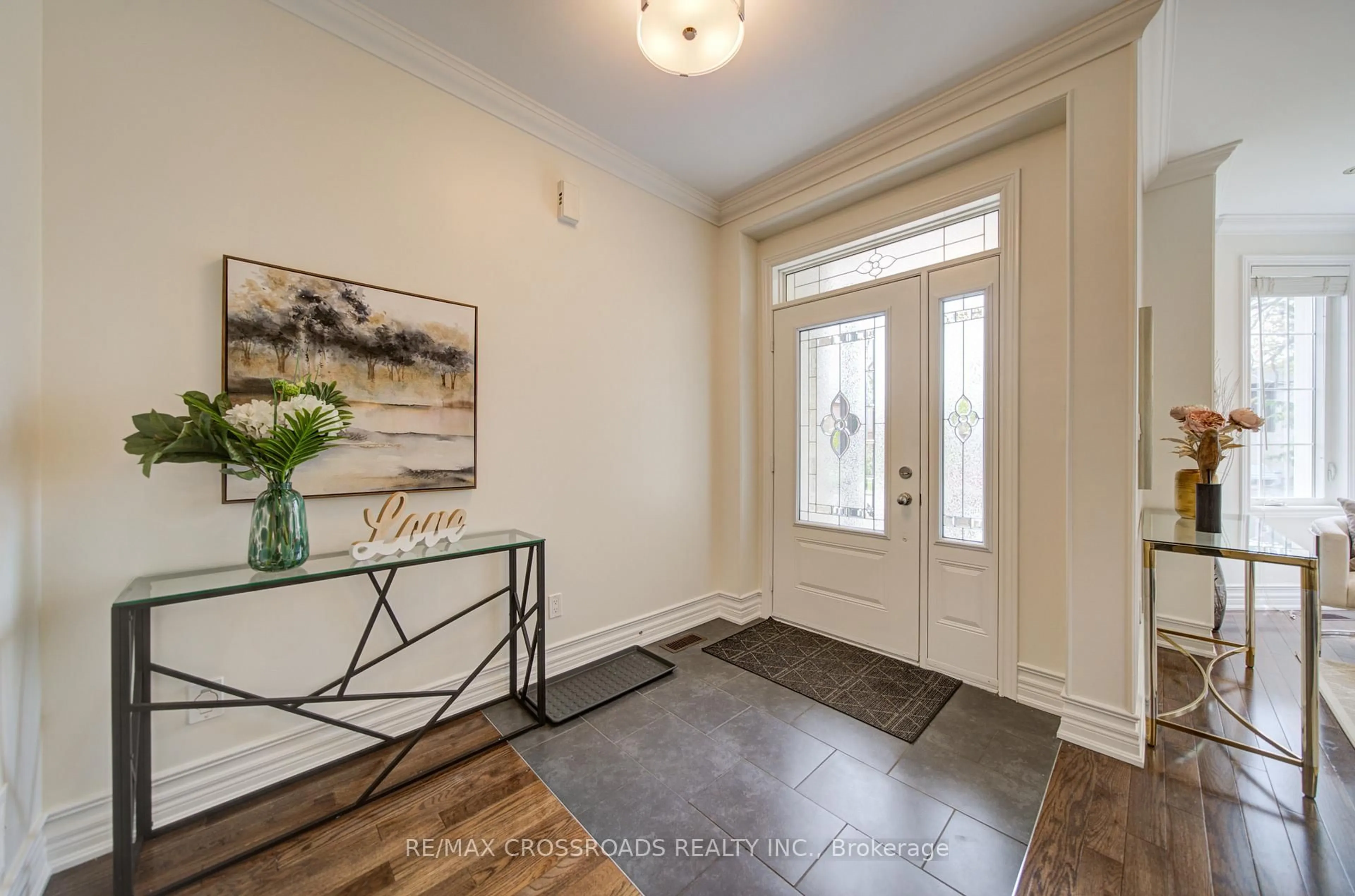 Indoor entryway for 24 Lynn Rd, Toronto Ontario M1N 2A4