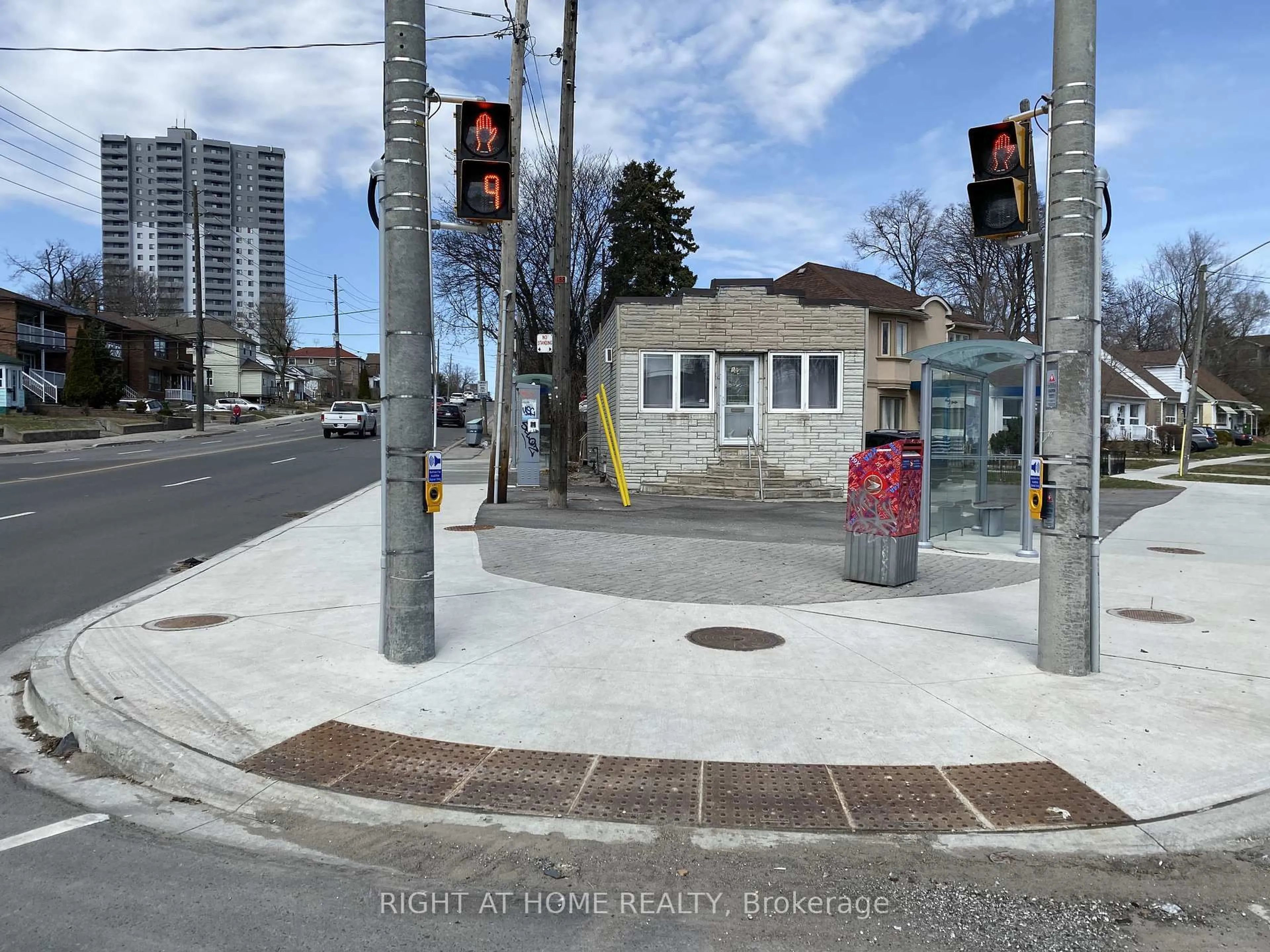 Blurry image for 104 Danforth Rd, Toronto Ontario M1L 3W7