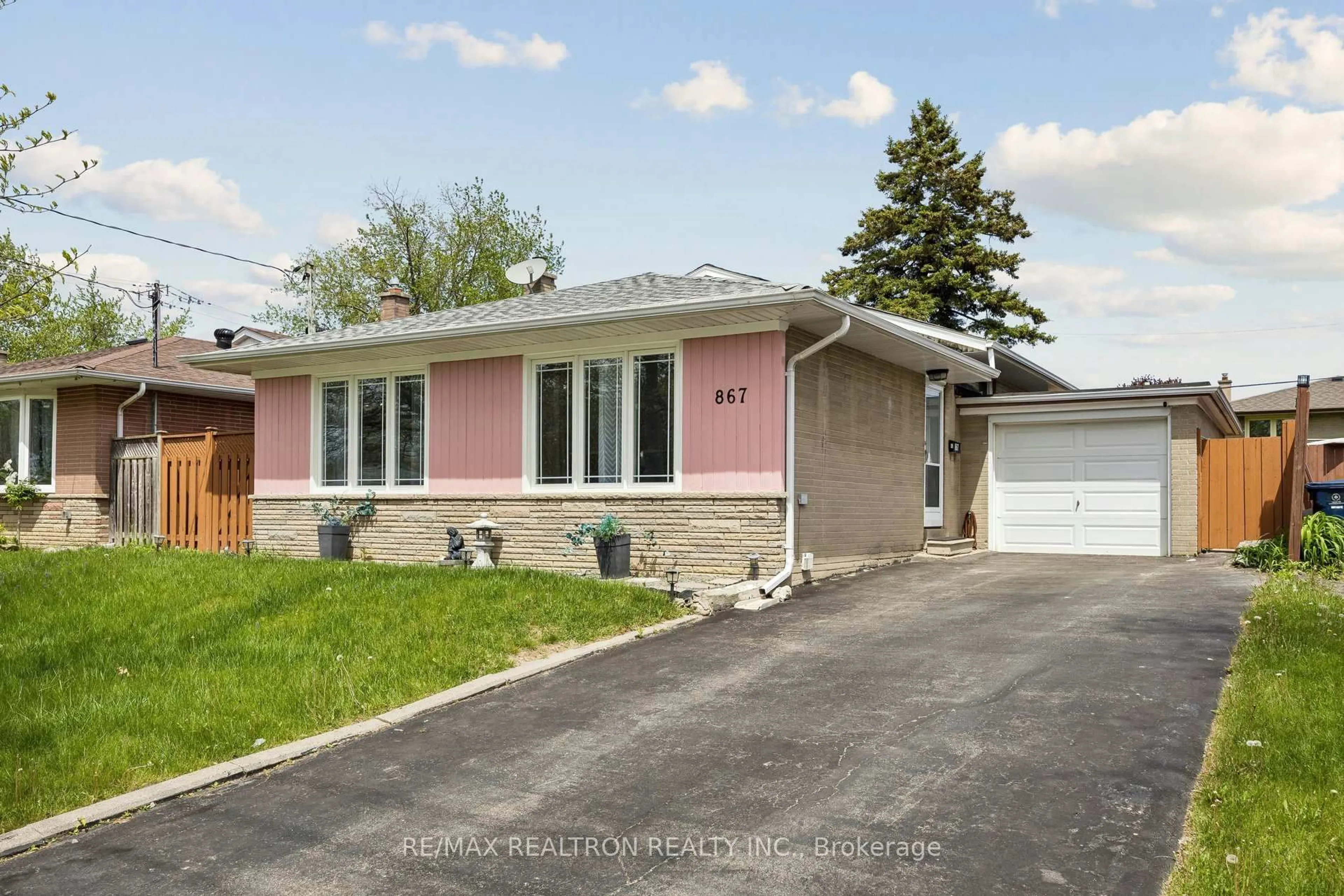 Home with brick exterior material, street for 867 Scarborough Golf Clu Rd, Toronto Ontario M1G 1J4