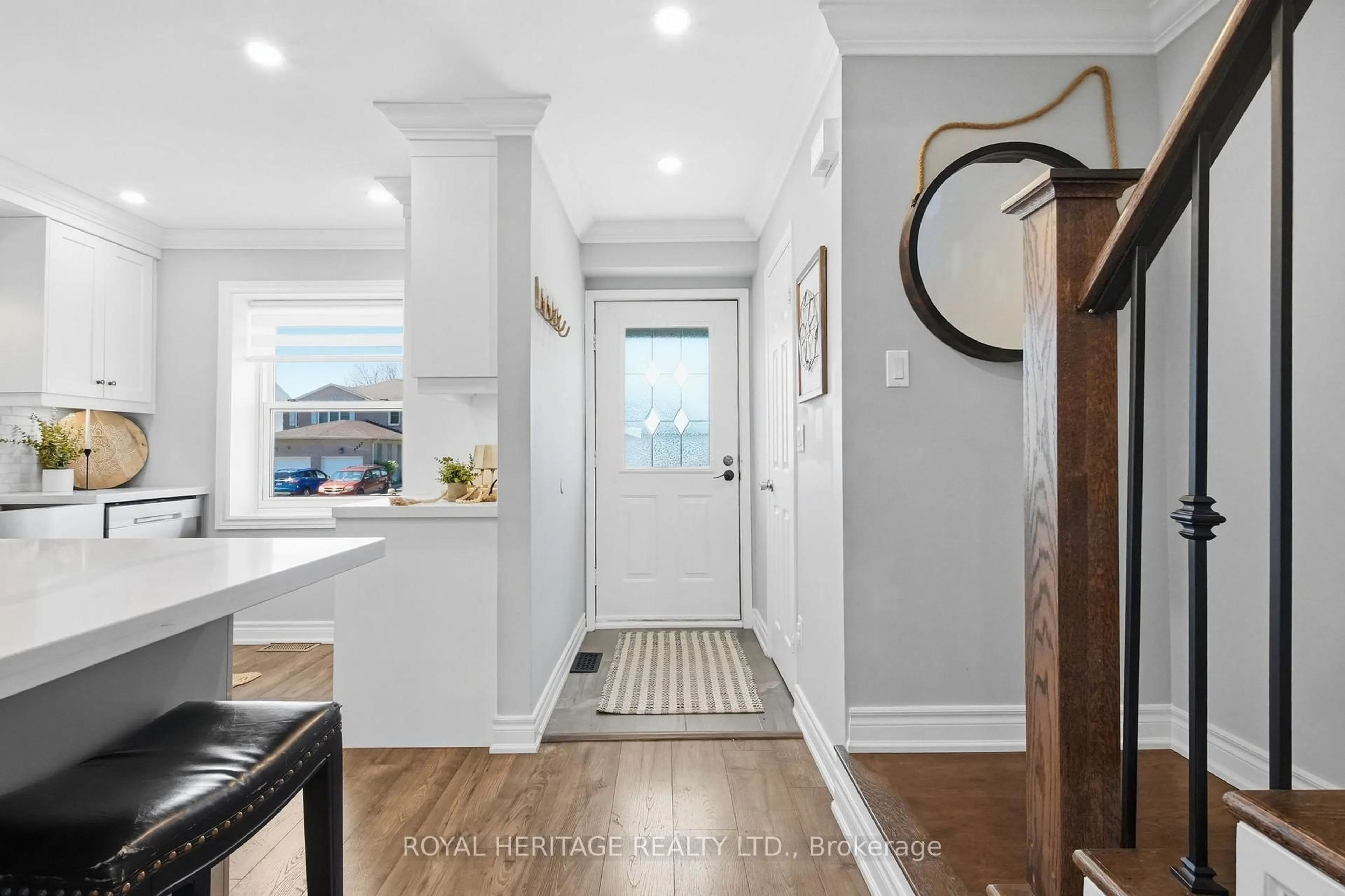 Indoor entryway for 1538 Connery Cres, Oshawa Ontario L1J 8G1