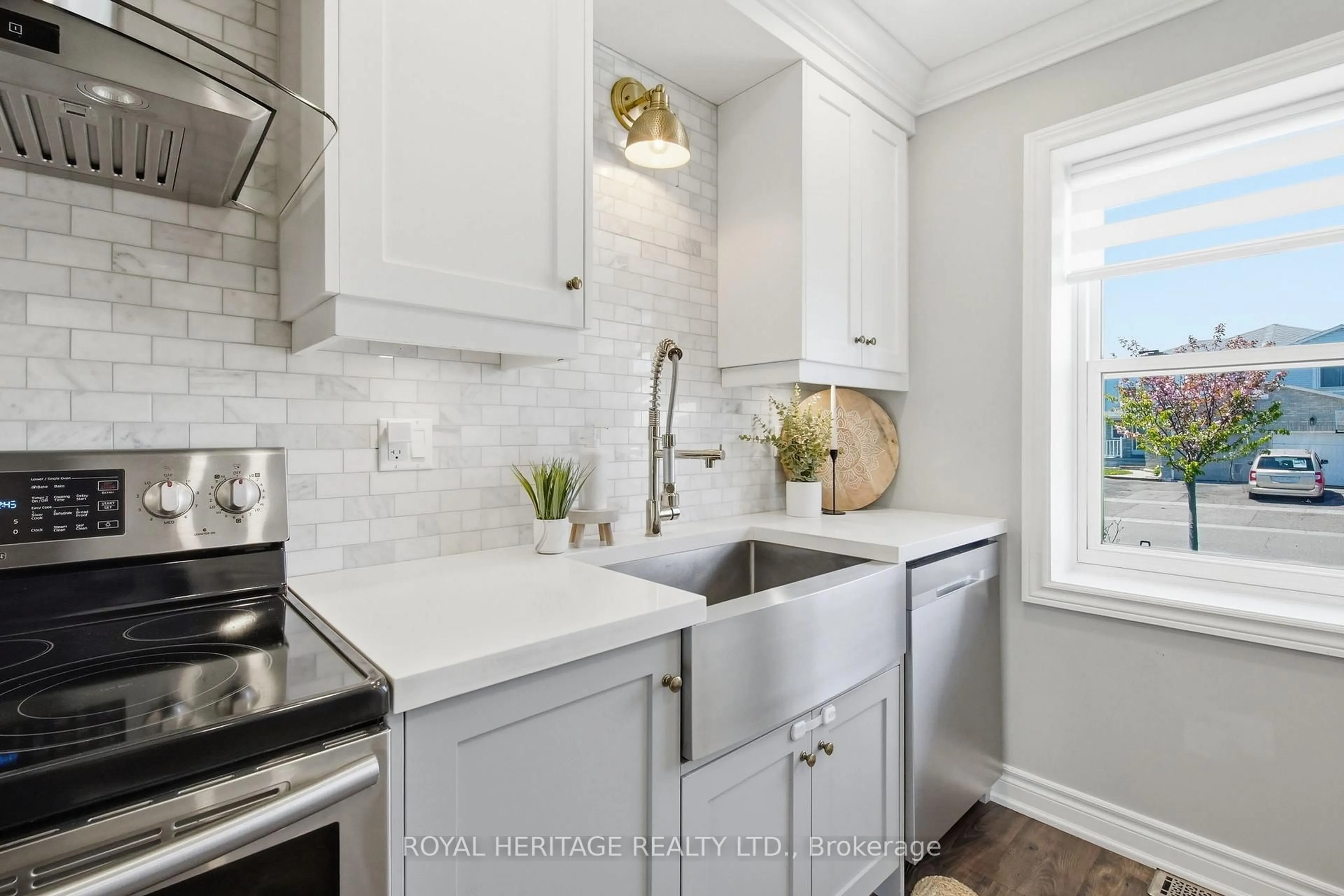 Open concept kitchen, ceramic/tile floor for 1538 Connery Cres, Oshawa Ontario L1J 8G1