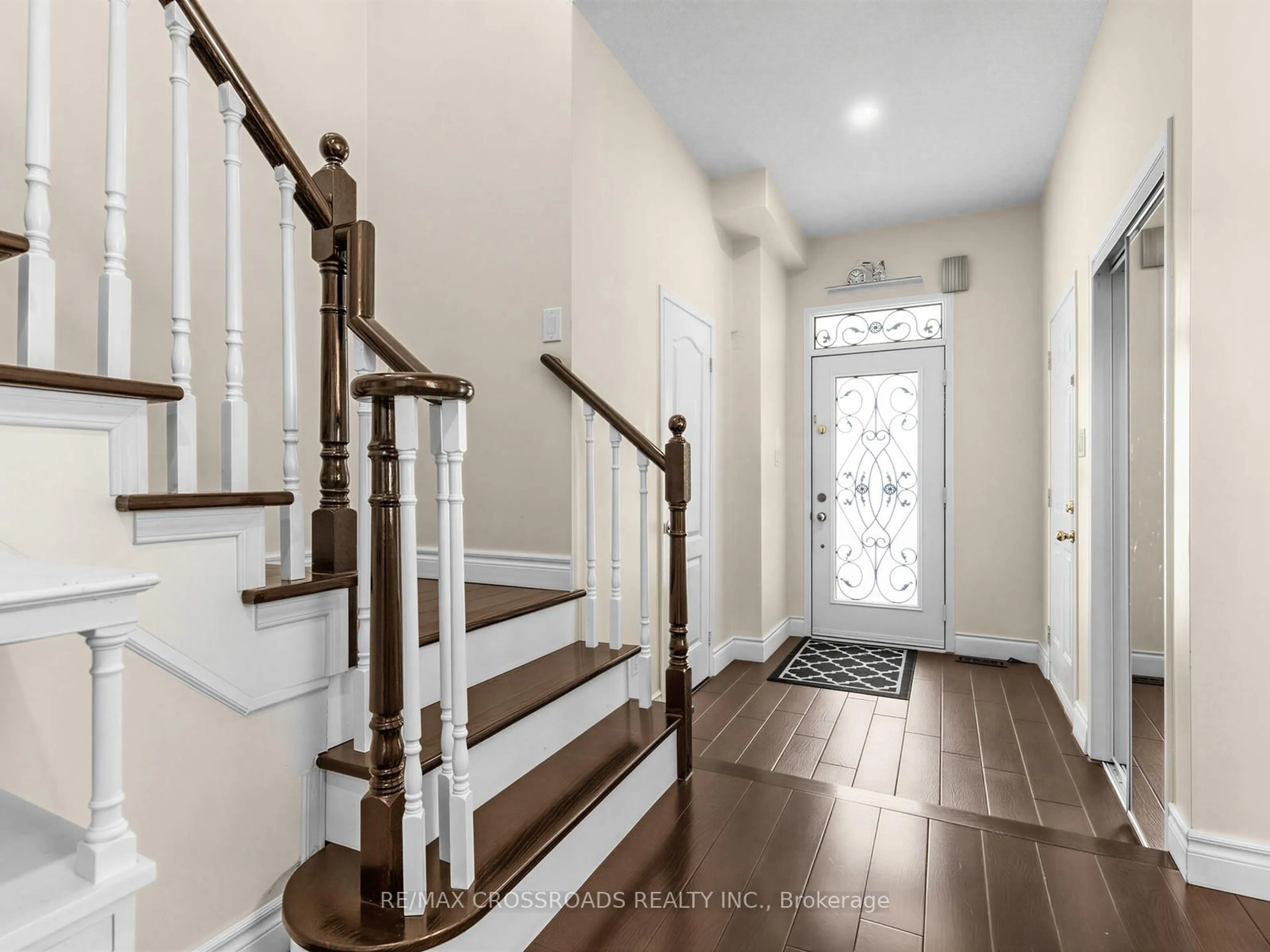 Indoor entryway for 10 Salt Dr, Ajax Ontario L1S 7P3