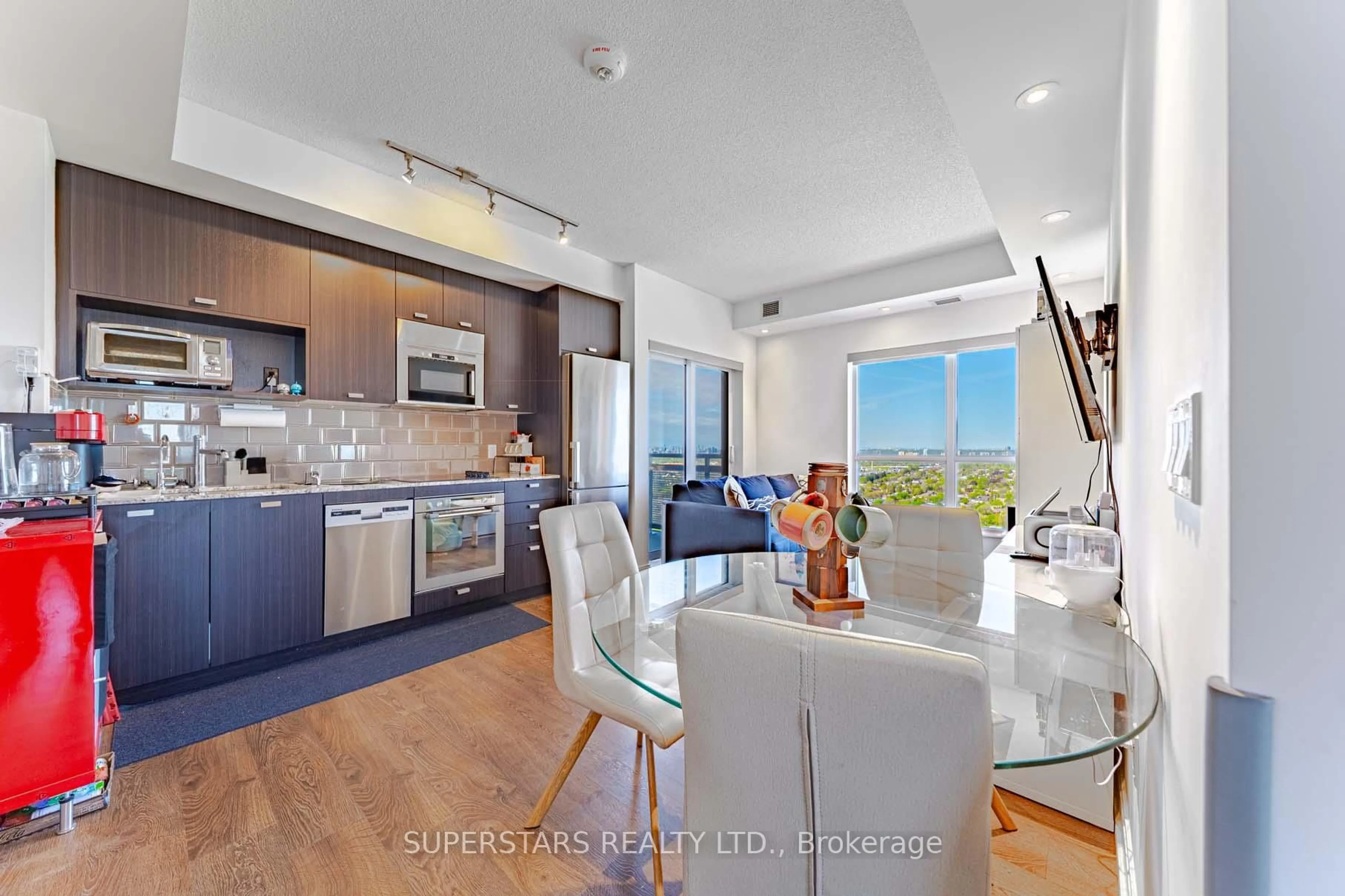 Open concept kitchen, ceramic/tile floor for 275 Village Green Sq #3422, Toronto Ontario M1S 0L8