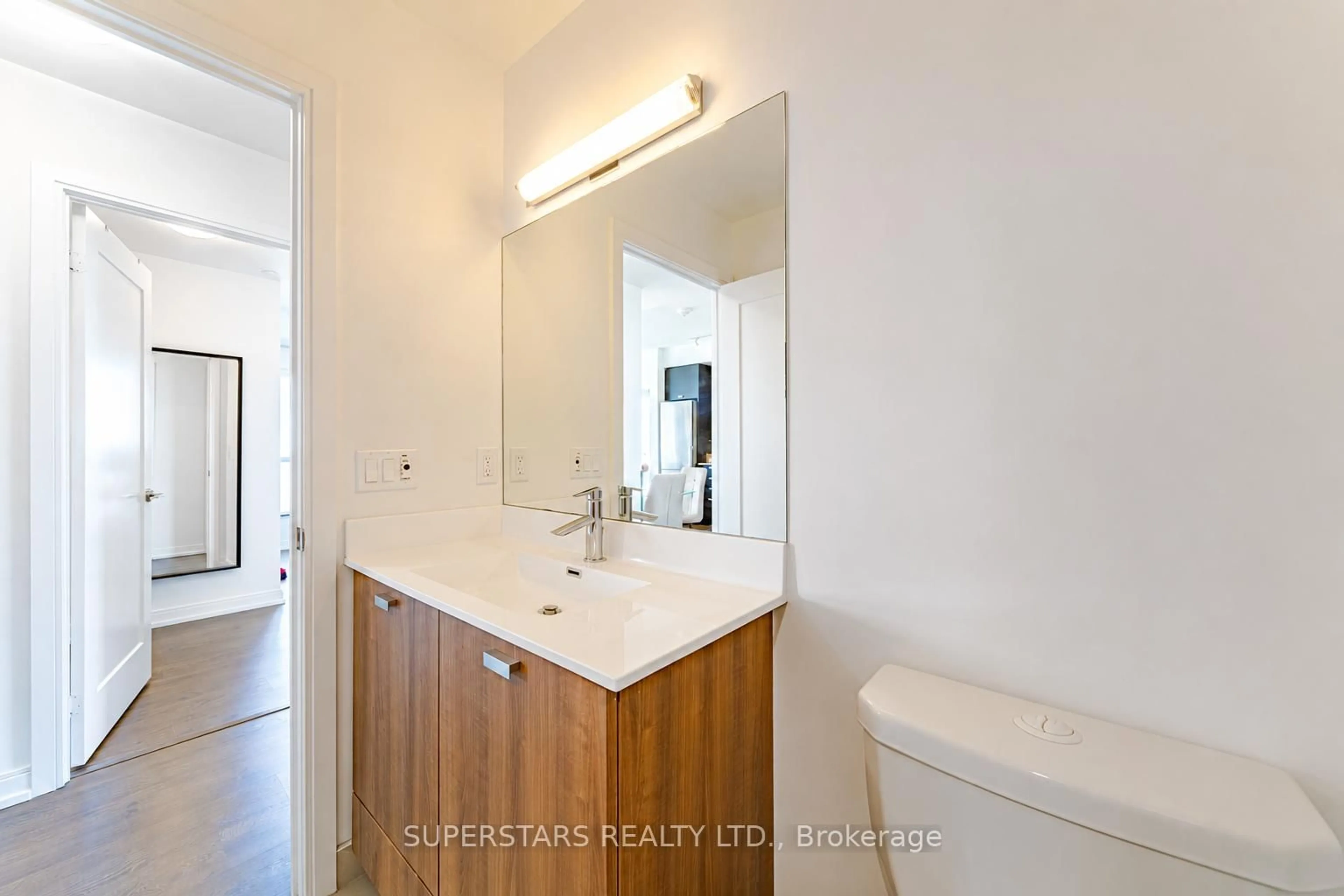 Standard bathroom, ceramic/tile floor for 275 Village Green Sq #3422, Toronto Ontario M1S 0L8